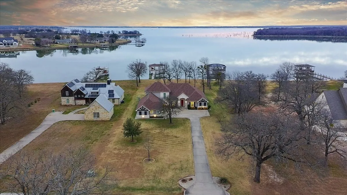 Single Family Residence For Sale in Navarro County , 603 El Barco, Corsicana, Texas 75109, 4 Bedroom, 4 Bathroom, 3 Garage spaces, 3,356 Sqft, built in 2014, mls#21158253, Real Estate Agent in Corsicana, Homes For Sale in Navarro county, Homes For Sale in Corsicana, Realtor in Corsicana Texas, Real Estate Brokerage Independent Realty Texas, Luminita Cordes Realtor