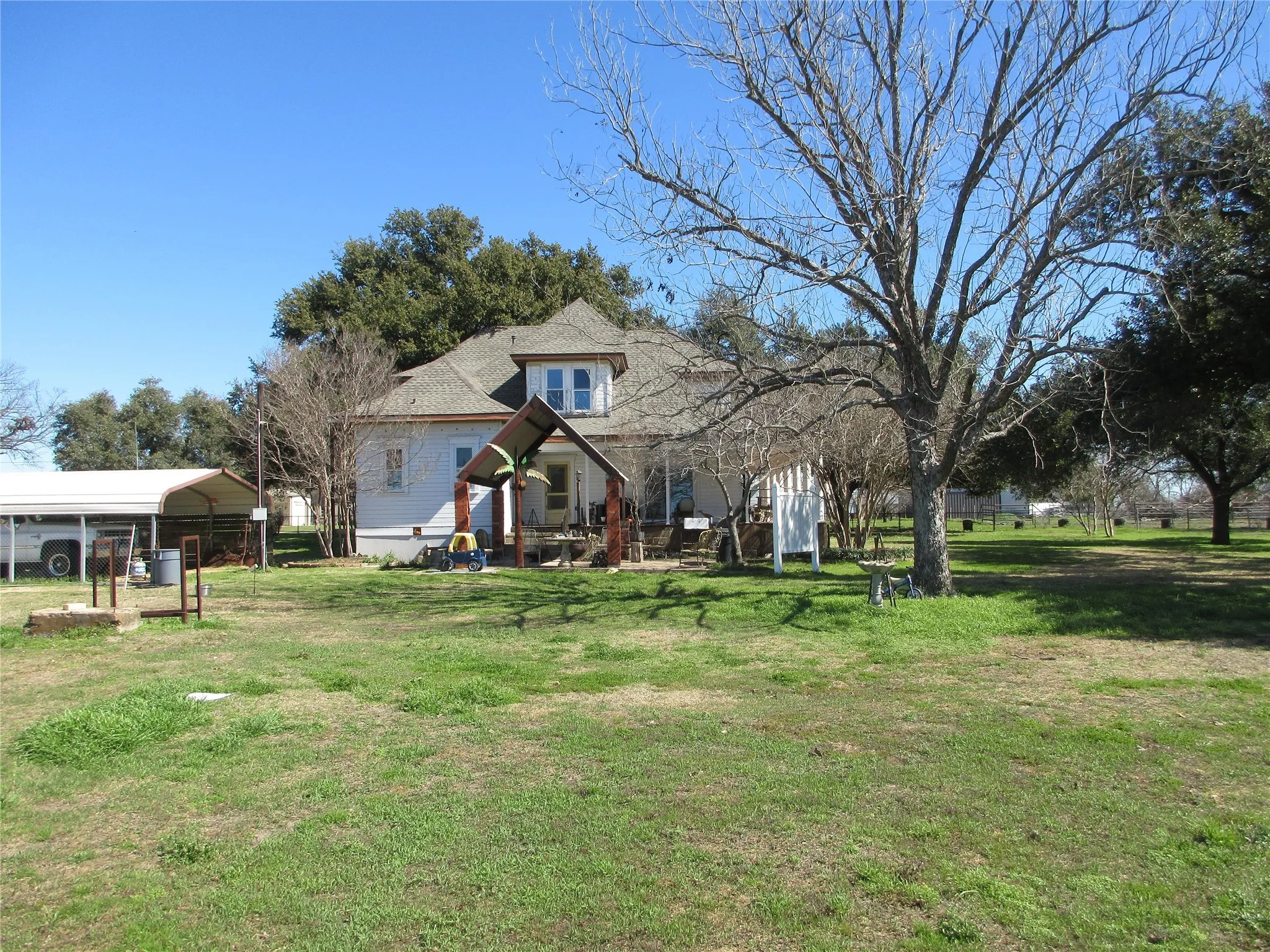 Single Family Residence For Sale in Falls County , 607 S First Street S, Rosebud, Texas 76570, 5 Bedrooms, 2 Bathrooms, Garage spaces, 2,311 Sqft, built in 1900, Price $775,000, mls#21163545, Real Estate Agent in Rosebud, Homes For Sale in Falls county, Homes For Sale in Rosebud, Realtor in Rosebud Texas, Real Estate Brokerage Independent Realty Texas, Luminita Cordes Realtor