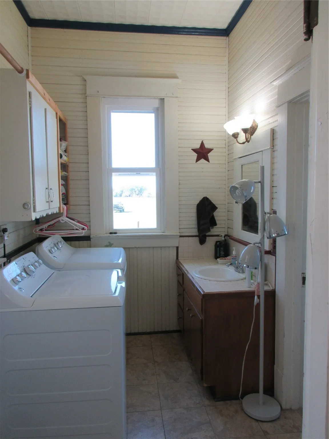 Single Family Residence For Sale in Falls County , 607 S First Street S, Rosebud, Texas 76570, 5 Bedrooms, 2 Bathrooms, Garage spaces, 2,311 Sqft, built in 1900, Price $775,000, mls#21163545, Real Estate Agent in Rosebud, Homes For Sale in Falls county, Homes For Sale in Rosebud, Realtor in Rosebud Texas, Real Estate Brokerage Independent Realty Texas, Luminita Cordes Realtor
