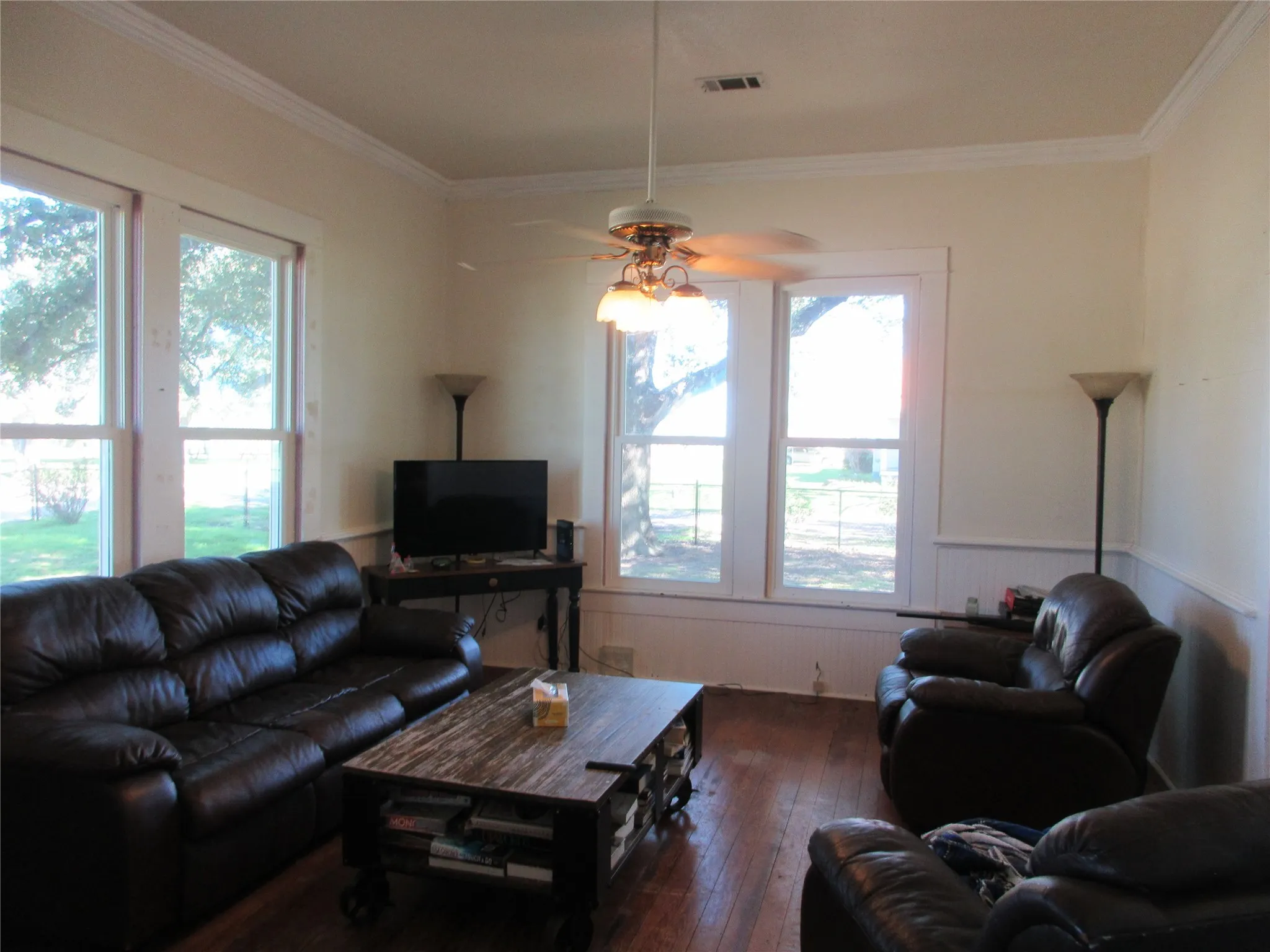 Single Family Residence For Sale in Falls County , 607 S First Street S, Rosebud, Texas 76570, 5 Bedrooms, 2 Bathrooms, Garage spaces, 2,311 Sqft, built in 1900, Price $775,000, mls#21163545, Real Estate Agent in Rosebud, Homes For Sale in Falls county, Homes For Sale in Rosebud, Realtor in Rosebud Texas, Real Estate Brokerage Independent Realty Texas, Luminita Cordes Realtor