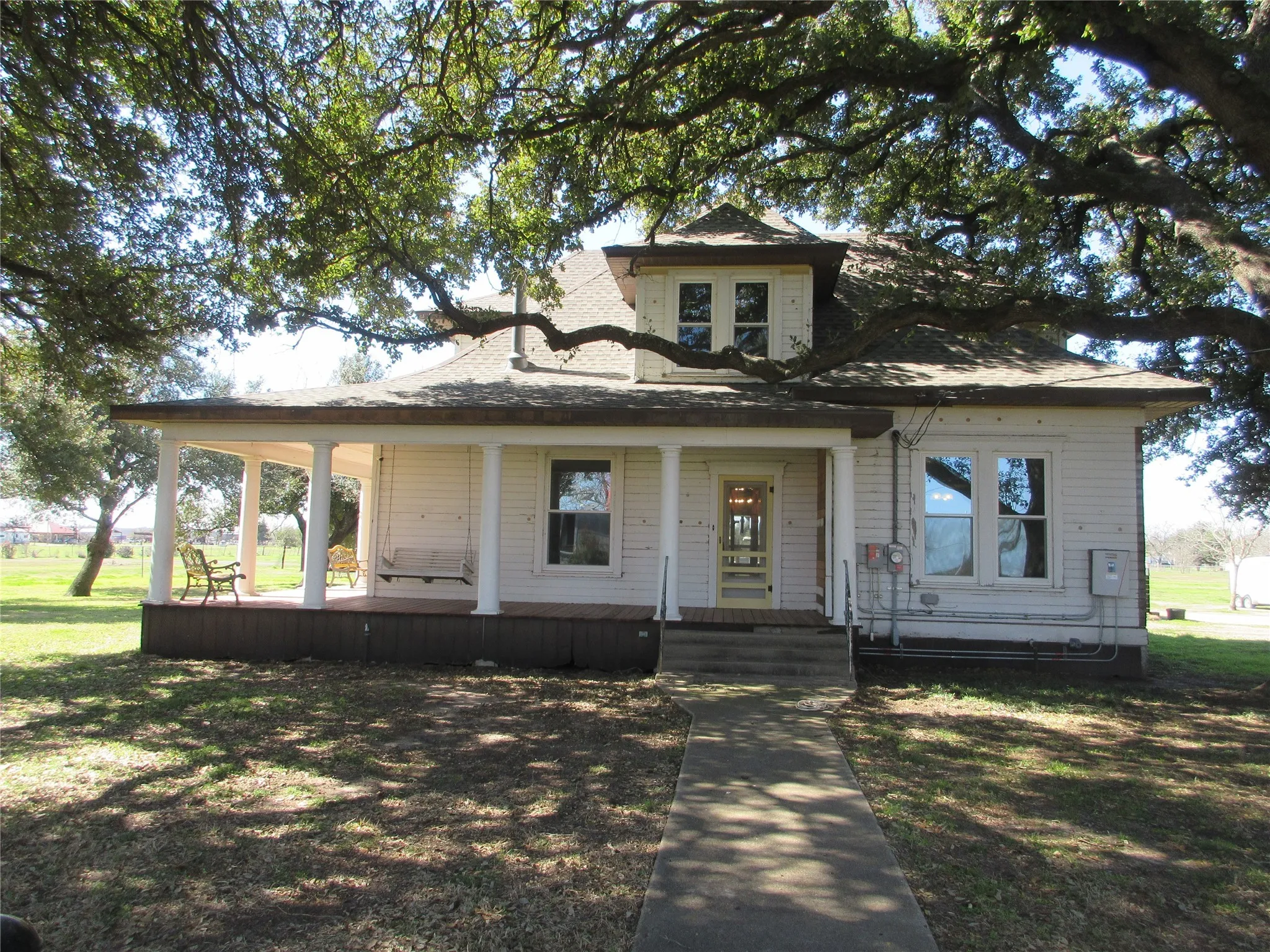 Single Family Residence For Sale in Falls County , 607 S First Street S, Rosebud, Texas 76570, 5 Bedrooms, 2 Bathrooms, Garage spaces, 2,311 Sqft, built in 1900, Price $775,000, mls#21163545, Real Estate Agent in Rosebud, Homes For Sale in Falls county, Homes For Sale in Rosebud, Realtor in Rosebud Texas, Real Estate Brokerage Independent Realty Texas, Luminita Cordes Realtor