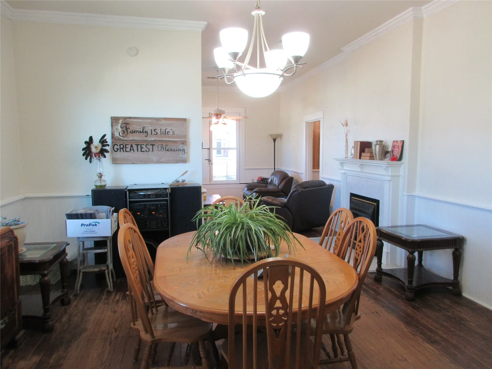 Single Family Residence For Sale in Falls County , 607 S First Street S, Rosebud, Texas 76570, 5 Bedrooms, 2 Bathrooms, Garage spaces, 2,311 Sqft, built in 1900, Price $775,000, mls#21163545, Real Estate Agent in Rosebud, Homes For Sale in Falls county, Homes For Sale in Rosebud, Realtor in Rosebud Texas, Real Estate Brokerage Independent Realty Texas, Luminita Cordes Realtor