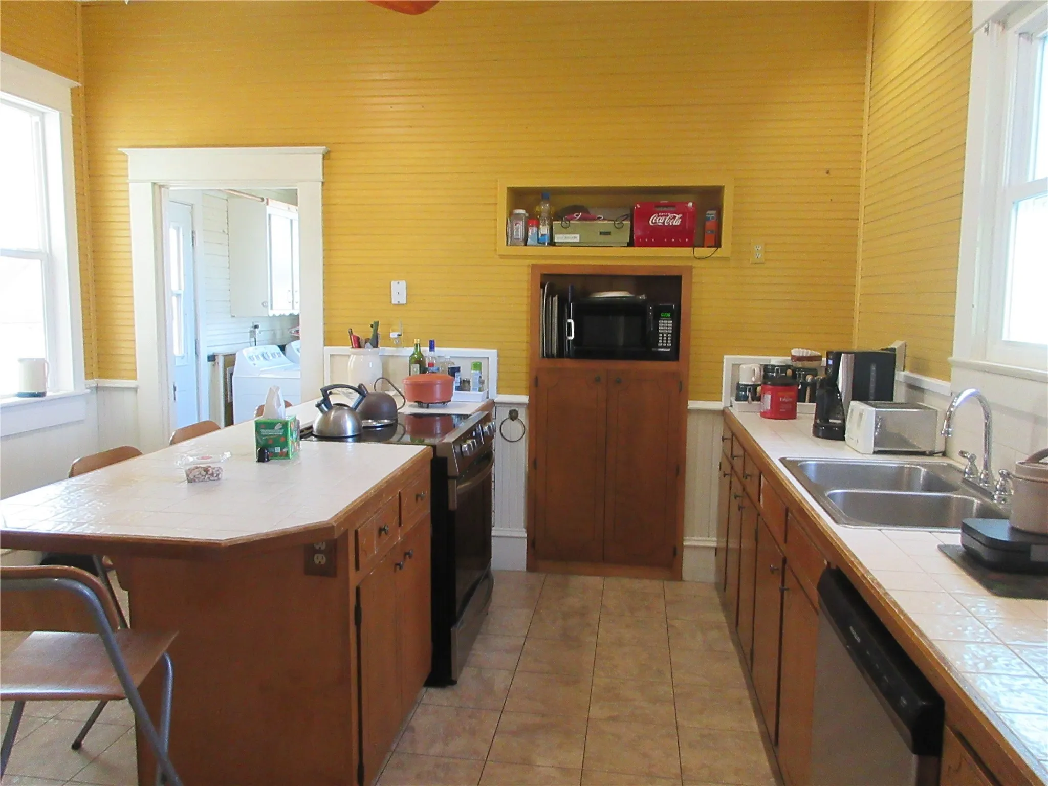 Single Family Residence For Sale in Falls County , 607 S First Street S, Rosebud, Texas 76570, 5 Bedrooms, 2 Bathrooms, Garage spaces, 2,311 Sqft, built in 1900, Price $775,000, mls#21163545, Real Estate Agent in Rosebud, Homes For Sale in Falls county, Homes For Sale in Rosebud, Realtor in Rosebud Texas, Real Estate Brokerage Independent Realty Texas, Luminita Cordes Realtor