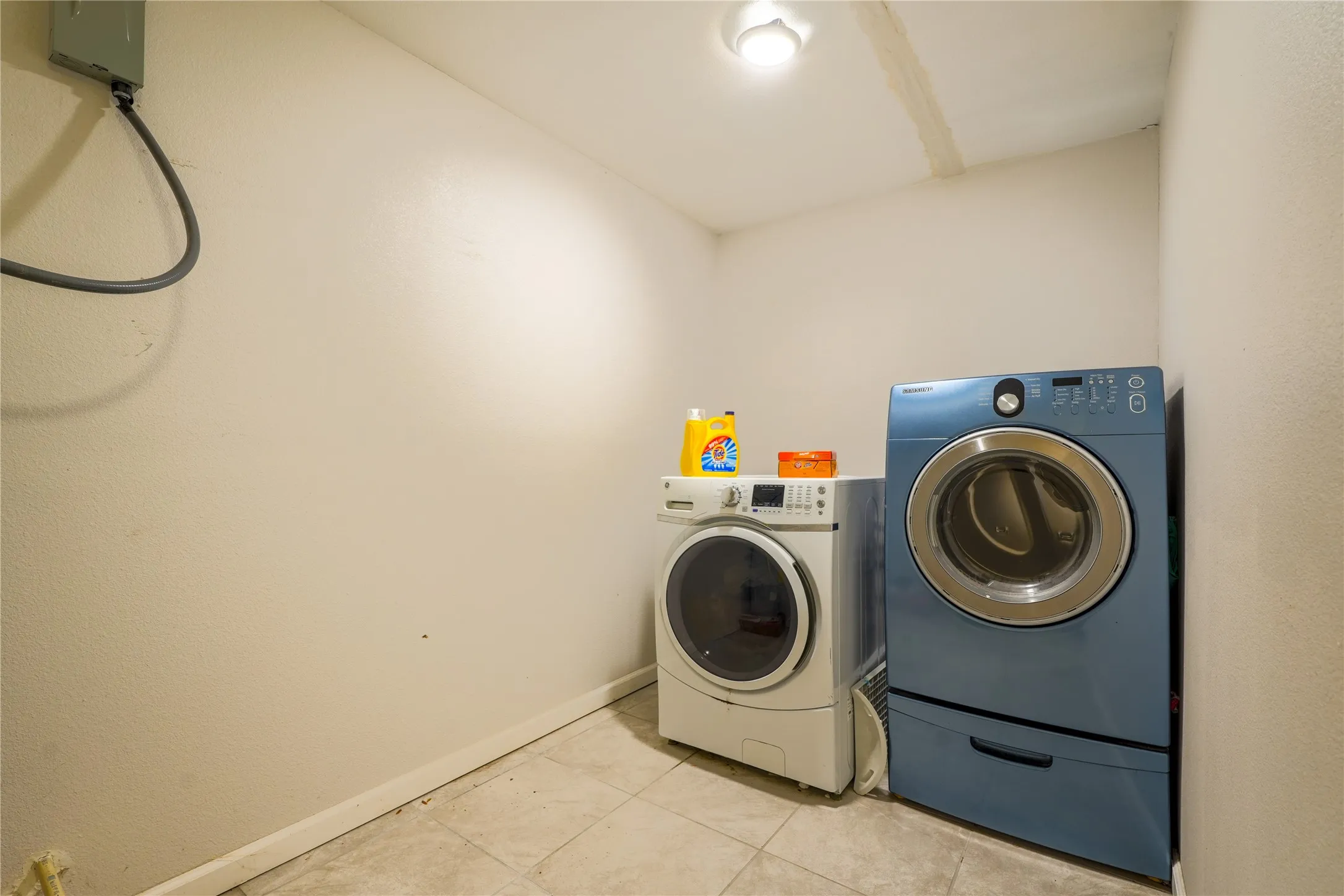 Single Family Residence For Sale in Mc Lennan County , 200 W Greenbriar Street, Robinson, Texas 76706, 3 Bedroom, 2 Bathroom, Garage spaces, 2,028 Sqft, built in 1950, Price $236,000, mls#21152778, Real Estate Agent in Robinson, Homes For Sale in Mc Lennan county, Homes For Sale in Robinson, Realtor in Robinson Texas, Real Estate Brokerage Independent Realty Texas, Luminita Cordes Realtor