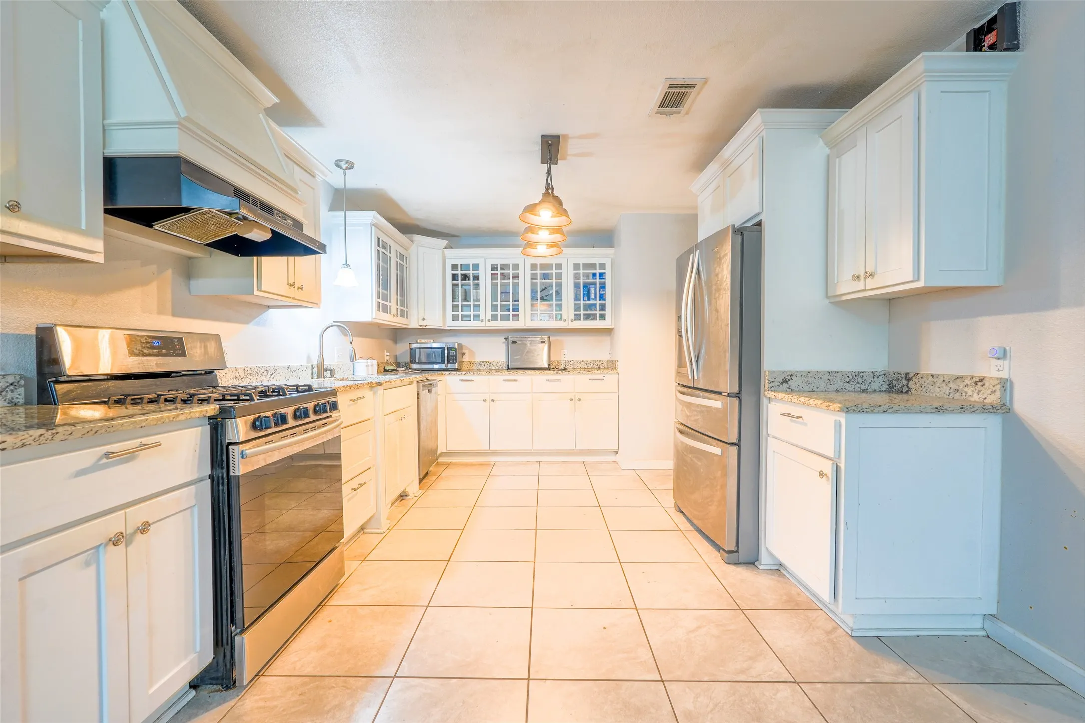 Single Family Residence For Sale in Mc Lennan County , 200 W Greenbriar Street, Robinson, Texas 76706, 3 Bedroom, 2 Bathroom, Garage spaces, 2,028 Sqft, built in 1950, Price $236,000, mls#21152778, Real Estate Agent in Robinson, Homes For Sale in Mc Lennan county, Homes For Sale in Robinson, Realtor in Robinson Texas, Real Estate Brokerage Independent Realty Texas, Luminita Cordes Realtor