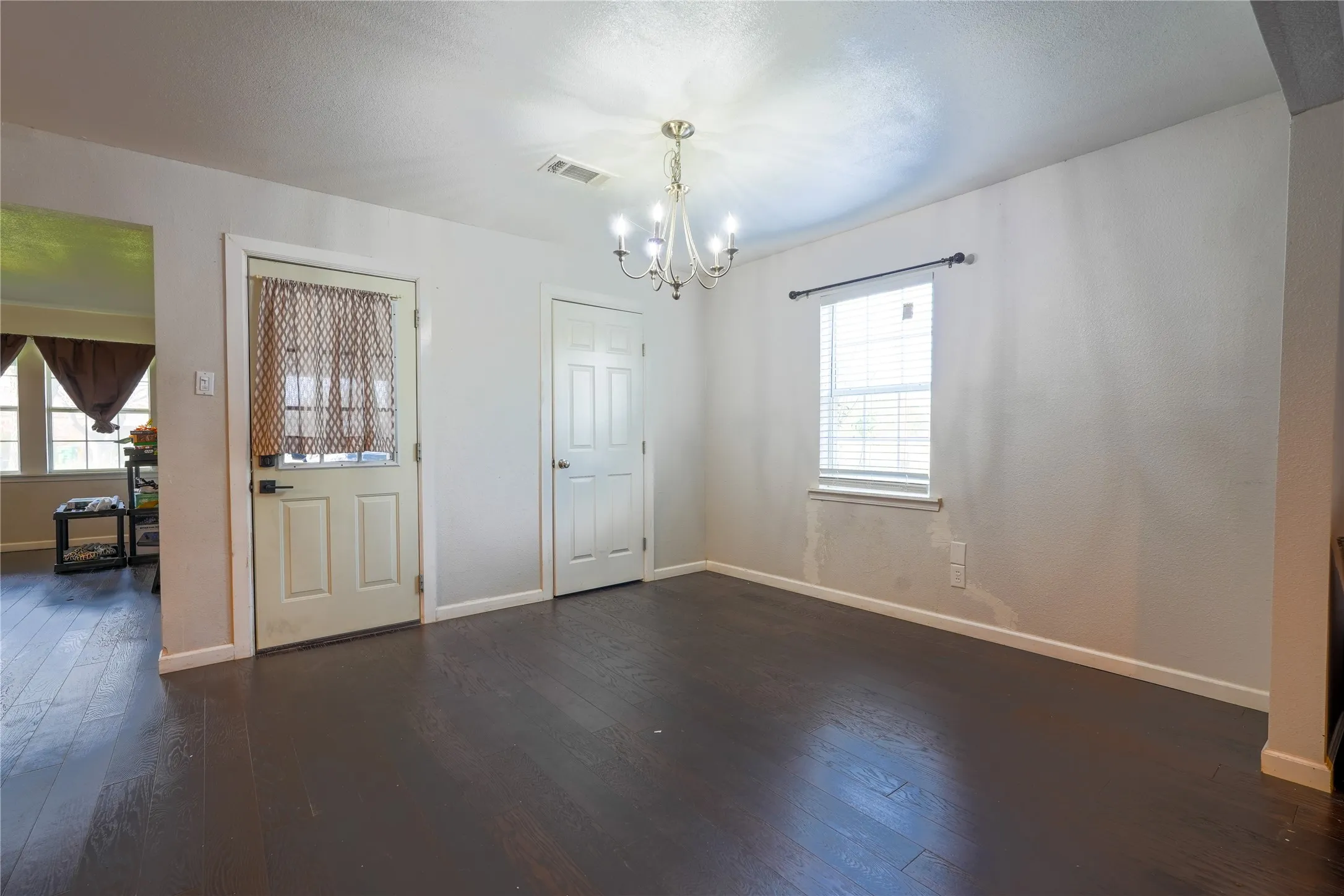 Single Family Residence For Sale in Mc Lennan County , 200 W Greenbriar Street, Robinson, Texas 76706, 3 Bedroom, 2 Bathroom, Garage spaces, 2,028 Sqft, built in 1950, Price $236,000, mls#21152778, Real Estate Agent in Robinson, Homes For Sale in Mc Lennan county, Homes For Sale in Robinson, Realtor in Robinson Texas, Real Estate Brokerage Independent Realty Texas, Luminita Cordes Realtor