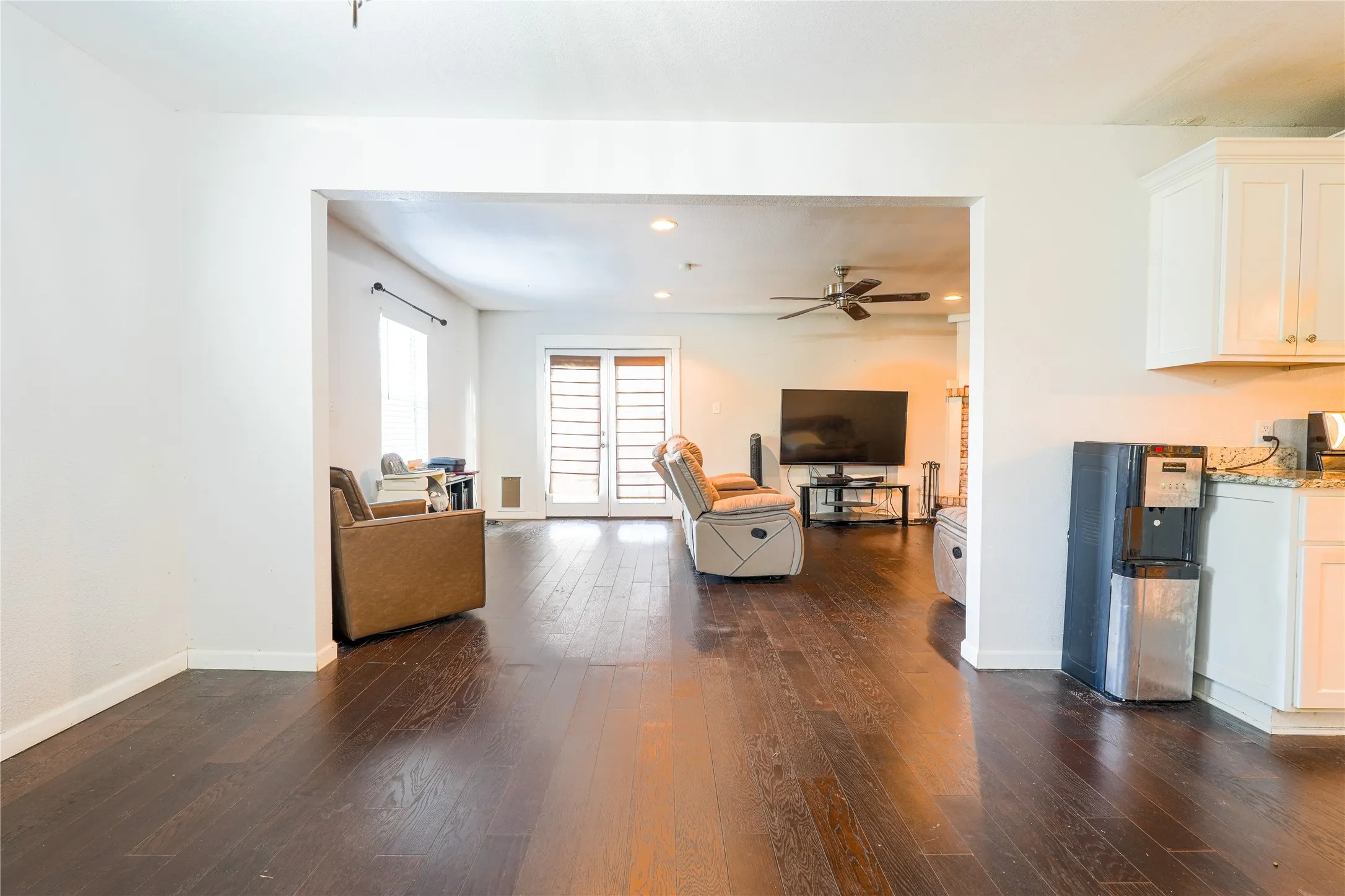 Single Family Residence For Sale in Mc Lennan County , 200 W Greenbriar Street, Robinson, Texas 76706, 3 Bedroom, 2 Bathroom, Garage spaces, 2,028 Sqft, built in 1950, Price $236,000, mls#21152778, Real Estate Agent in Robinson, Homes For Sale in Mc Lennan county, Homes For Sale in Robinson, Realtor in Robinson Texas, Real Estate Brokerage Independent Realty Texas, Luminita Cordes Realtor