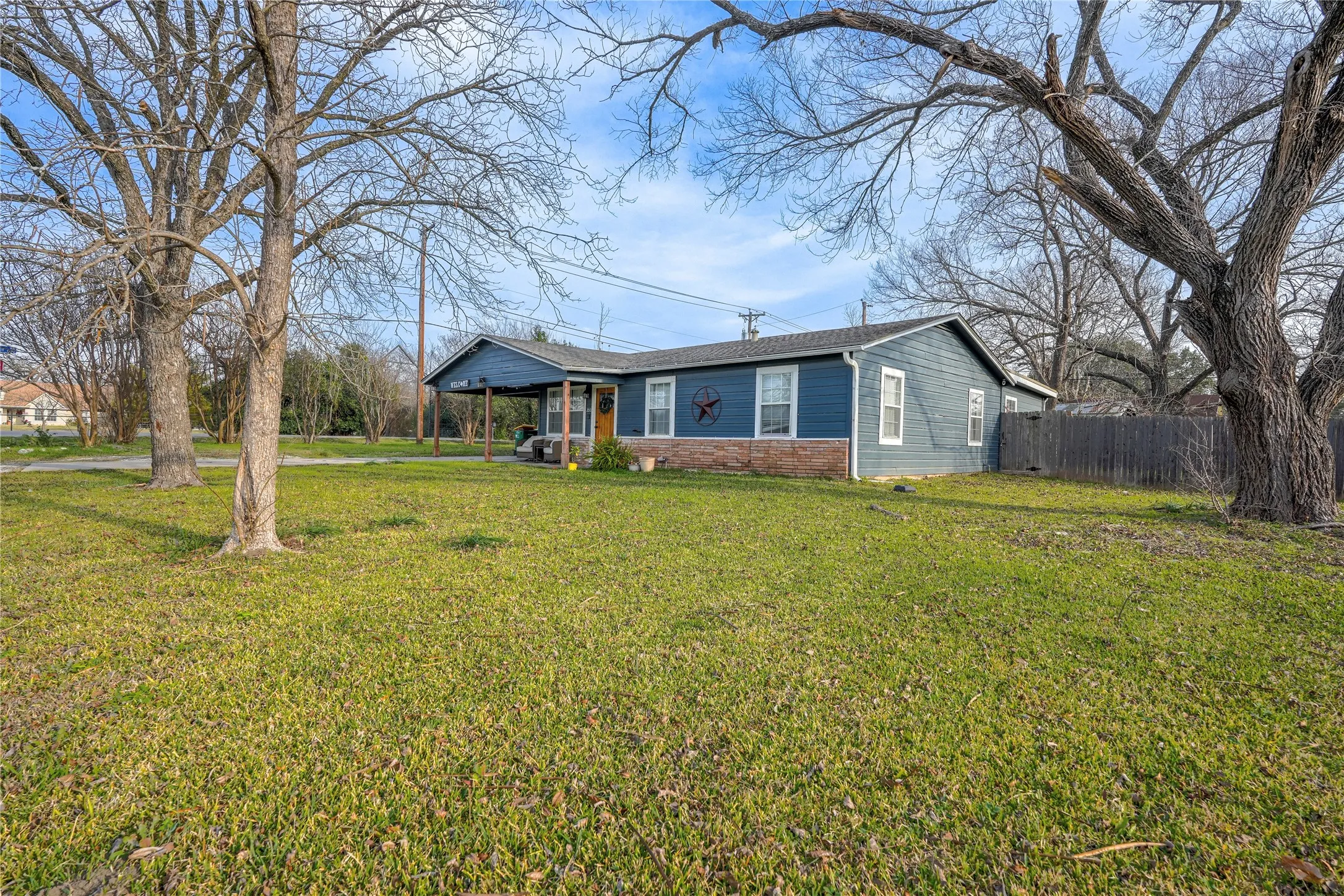 Single Family Residence For Sale in Mc Lennan County , 200 W Greenbriar Street, Robinson, Texas 76706, 3 Bedroom, 2 Bathroom, Garage spaces, 2,028 Sqft, built in 1950, Price $236,000, mls#21152778, Real Estate Agent in Robinson, Homes For Sale in Mc Lennan county, Homes For Sale in Robinson, Realtor in Robinson Texas, Real Estate Brokerage Independent Realty Texas, Luminita Cordes Realtor