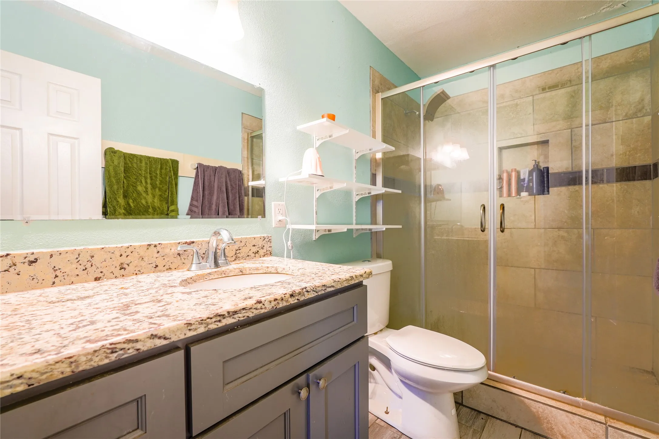 Single Family Residence For Sale in Mc Lennan County , 200 W Greenbriar Street, Robinson, Texas 76706, 3 Bedroom, 2 Bathroom, Garage spaces, 2,028 Sqft, built in 1950, Price $236,000, mls#21152778, Real Estate Agent in Robinson, Homes For Sale in Mc Lennan county, Homes For Sale in Robinson, Realtor in Robinson Texas, Real Estate Brokerage Independent Realty Texas, Luminita Cordes Realtor
