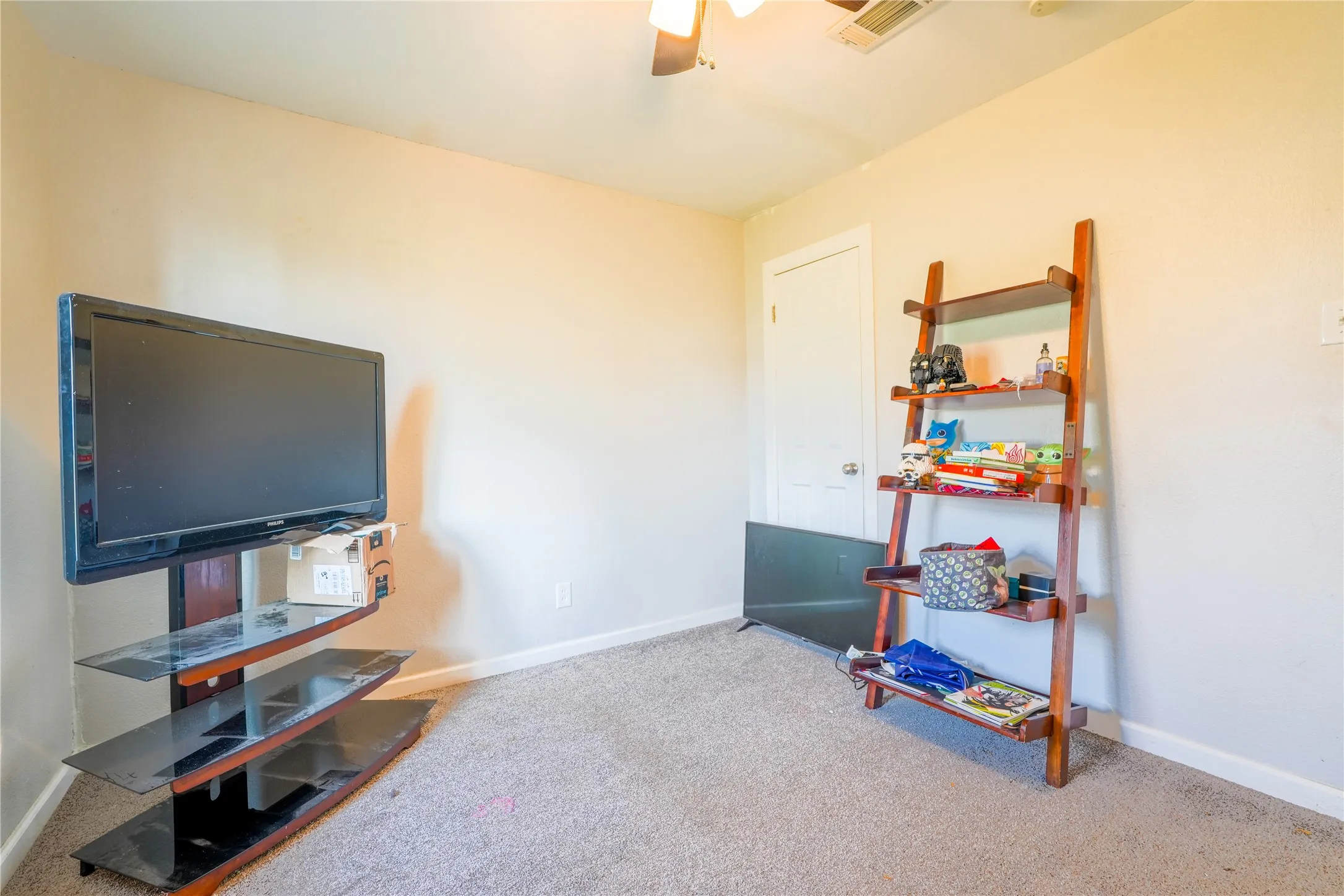 Single Family Residence For Sale in Mc Lennan County , 200 W Greenbriar Street, Robinson, Texas 76706, 3 Bedroom, 2 Bathroom, Garage spaces, 2,028 Sqft, built in 1950, Price $236,000, mls#21152778, Real Estate Agent in Robinson, Homes For Sale in Mc Lennan county, Homes For Sale in Robinson, Realtor in Robinson Texas, Real Estate Brokerage Independent Realty Texas, Luminita Cordes Realtor