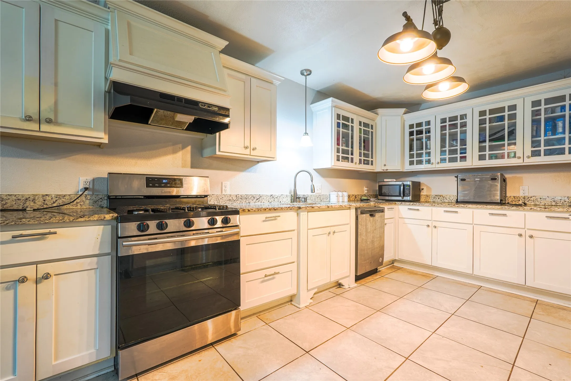 Single Family Residence For Sale in Mc Lennan County , 200 W Greenbriar Street, Robinson, Texas 76706, 3 Bedroom, 2 Bathroom, Garage spaces, 2,028 Sqft, built in 1950, Price $236,000, mls#21152778, Real Estate Agent in Robinson, Homes For Sale in Mc Lennan county, Homes For Sale in Robinson, Realtor in Robinson Texas, Real Estate Brokerage Independent Realty Texas, Luminita Cordes Realtor
