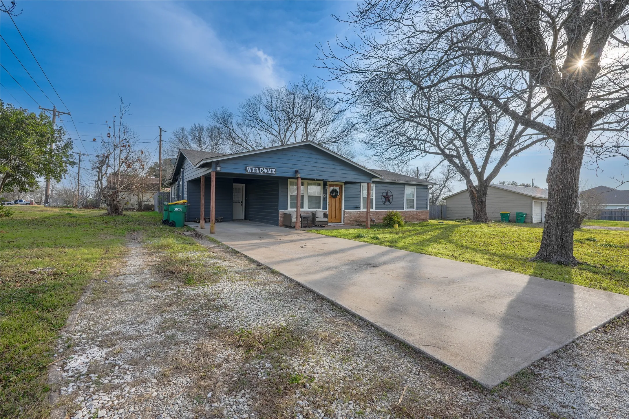 Single Family Residence For Sale in Mc Lennan County , 200 W Greenbriar Street, Robinson, Texas 76706, 3 Bedroom, 2 Bathroom, Garage spaces, 2,028 Sqft, built in 1950, Price $236,000, mls#21152778, Real Estate Agent in Robinson, Homes For Sale in Mc Lennan county, Homes For Sale in Robinson, Realtor in Robinson Texas, Real Estate Brokerage Independent Realty Texas, Luminita Cordes Realtor