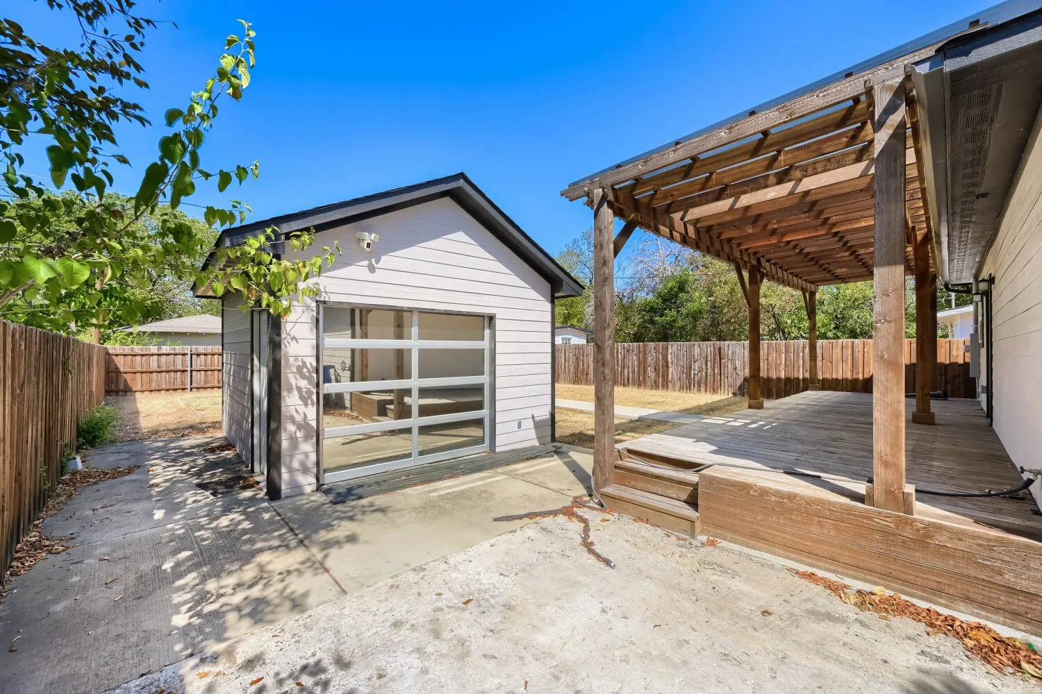 Single Family Residence For Sale in Dallas County , 713 S Willomet Avenue, Dallas, Texas 75208, 3 Bedroom, 2 Bathroom, Garage spaces, 1,612 Sqft, built in 2021, mls#21124878, Real Estate Agent in Dallas, Homes For Sale in Dallas county, Homes For Sale in Dallas, Realtor in Dallas Texas, Real Estate Brokerage Independent Realty Texas, Luminita Cordes Realtor