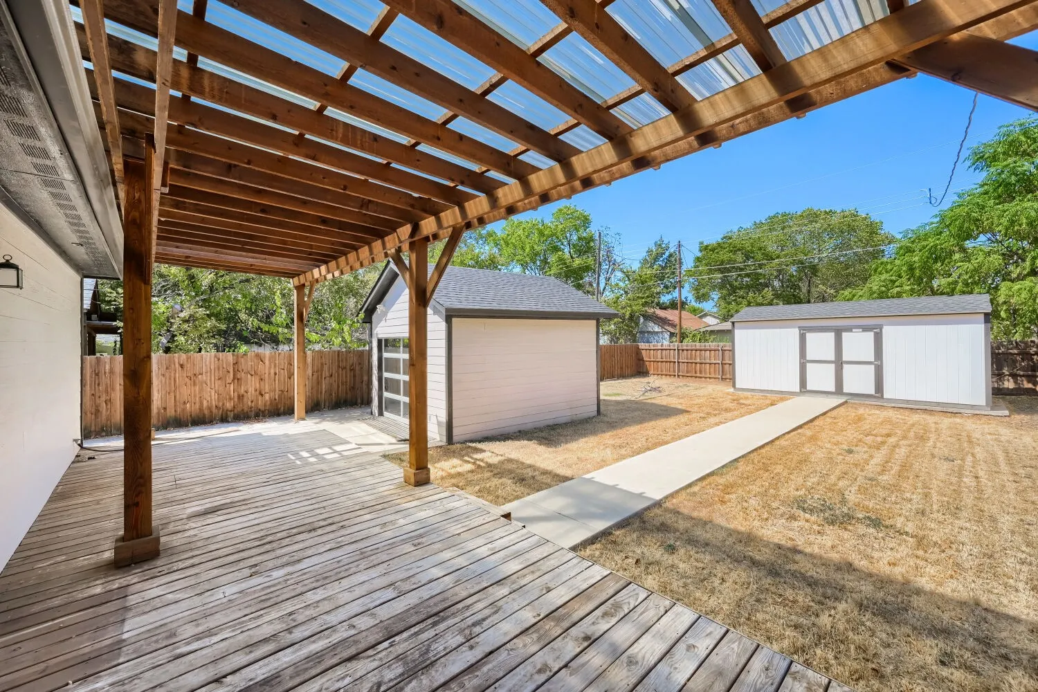 Single Family Residence For Sale in Dallas County , 713 S Willomet Avenue, Dallas, Texas 75208, 3 Bedroom, 2 Bathroom, Garage spaces, 1,612 Sqft, built in 2021, mls#21124878, Real Estate Agent in Dallas, Homes For Sale in Dallas county, Homes For Sale in Dallas, Realtor in Dallas Texas, Real Estate Brokerage Independent Realty Texas, Luminita Cordes Realtor