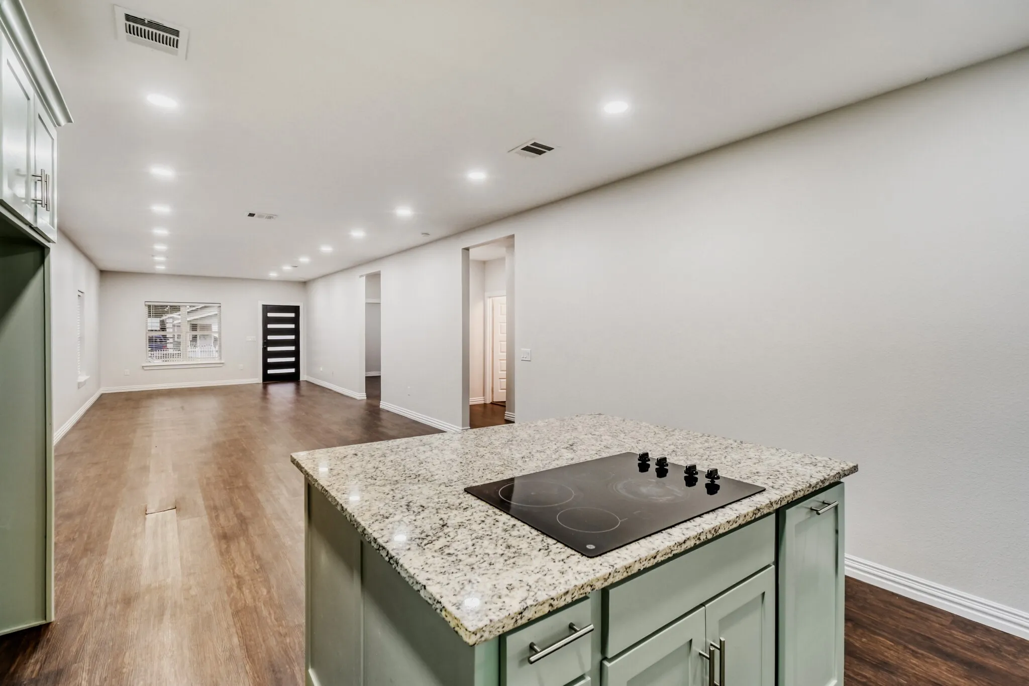 Single Family Residence For Sale in Dallas County , 713 S Willomet Avenue, Dallas, Texas 75208, 3 Bedroom, 2 Bathroom, Garage spaces, 1,612 Sqft, built in 2021, mls#21124878, Real Estate Agent in Dallas, Homes For Sale in Dallas county, Homes For Sale in Dallas, Realtor in Dallas Texas, Real Estate Brokerage Independent Realty Texas, Luminita Cordes Realtor
