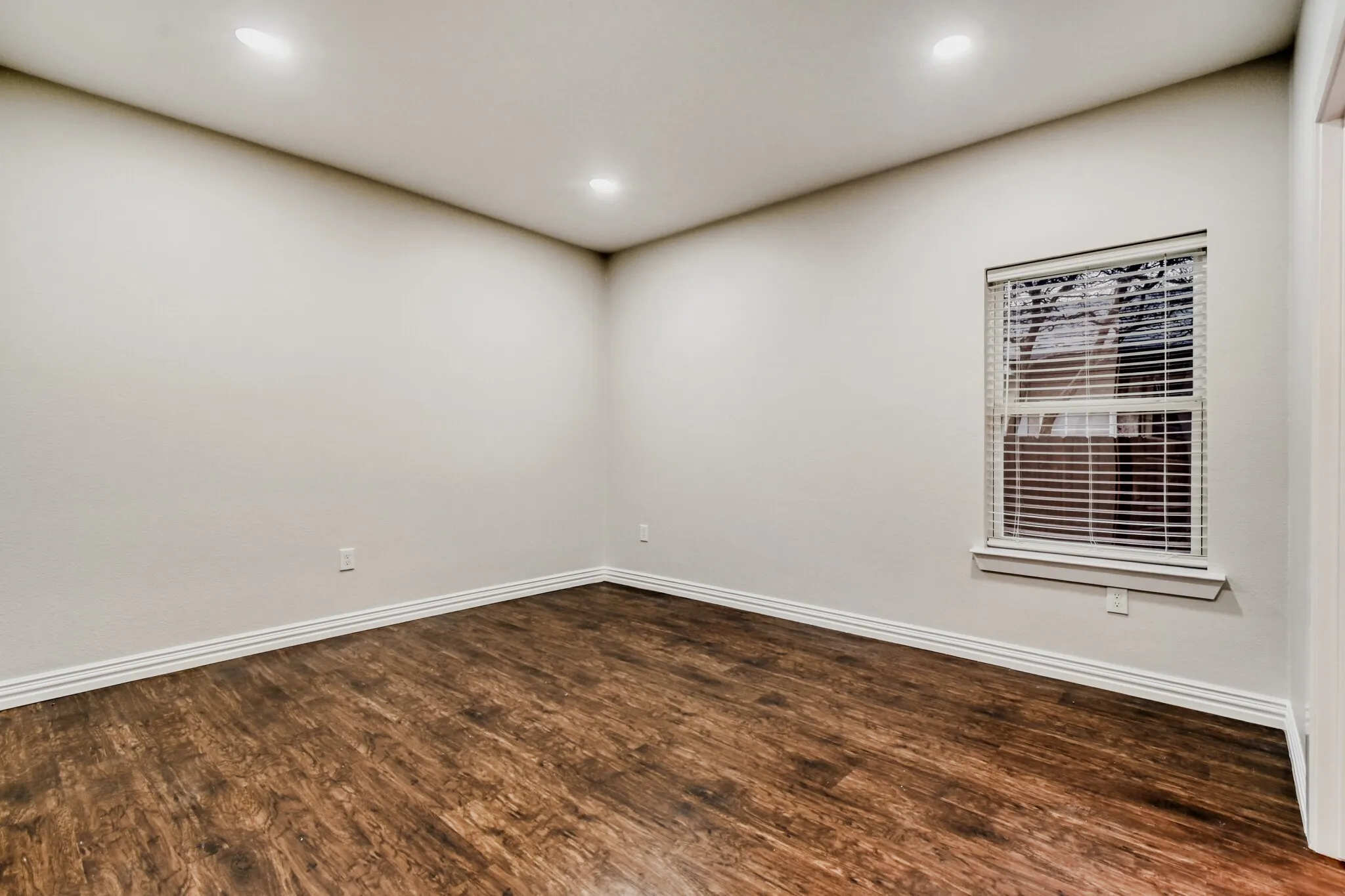 Single Family Residence For Sale in Dallas County , 713 S Willomet Avenue, Dallas, Texas 75208, 3 Bedroom, 2 Bathroom, Garage spaces, 1,612 Sqft, built in 2021, mls#21124878, Real Estate Agent in Dallas, Homes For Sale in Dallas county, Homes For Sale in Dallas, Realtor in Dallas Texas, Real Estate Brokerage Independent Realty Texas, Luminita Cordes Realtor