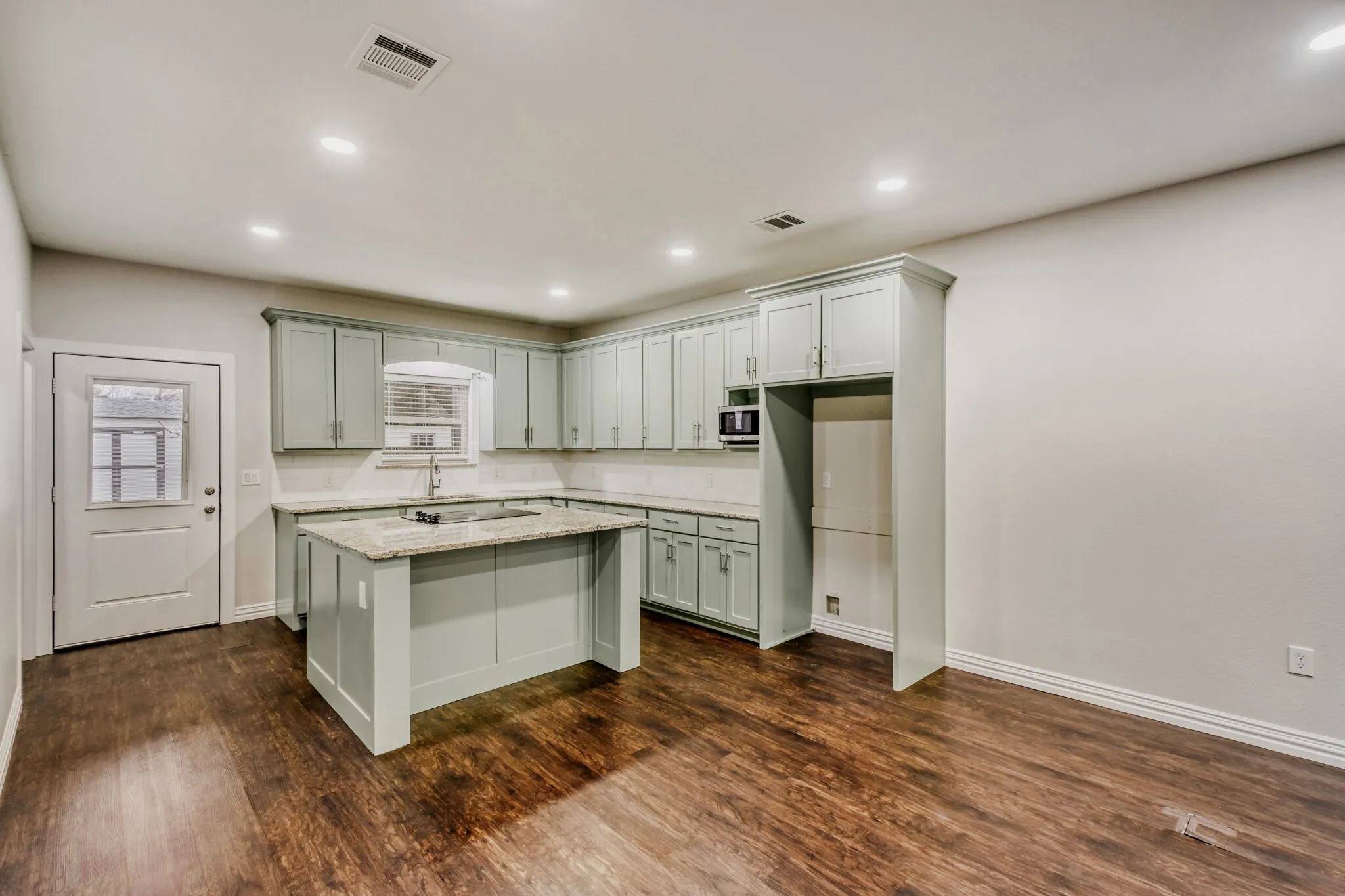Single Family Residence For Sale in Dallas County , 713 S Willomet Avenue, Dallas, Texas 75208, 3 Bedroom, 2 Bathroom, Garage spaces, 1,612 Sqft, built in 2021, mls#21124878, Real Estate Agent in Dallas, Homes For Sale in Dallas county, Homes For Sale in Dallas, Realtor in Dallas Texas, Real Estate Brokerage Independent Realty Texas, Luminita Cordes Realtor