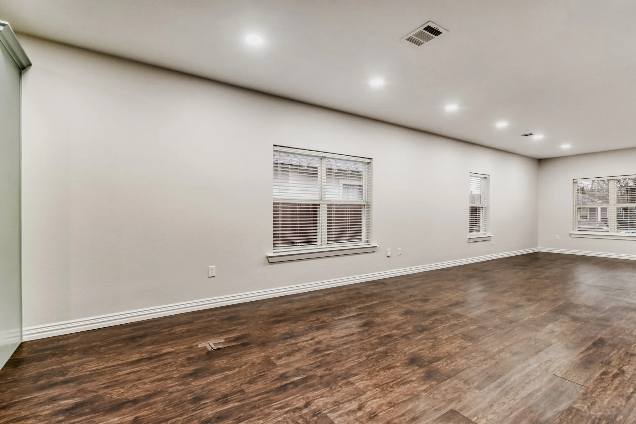Single Family Residence For Sale in Dallas County , 713 S Willomet Avenue, Dallas, Texas 75208, 3 Bedroom, 2 Bathroom, Garage spaces, 1,612 Sqft, built in 2021, mls#21124878, Real Estate Agent in Dallas, Homes For Sale in Dallas county, Homes For Sale in Dallas, Realtor in Dallas Texas, Real Estate Brokerage Independent Realty Texas, Luminita Cordes Realtor
