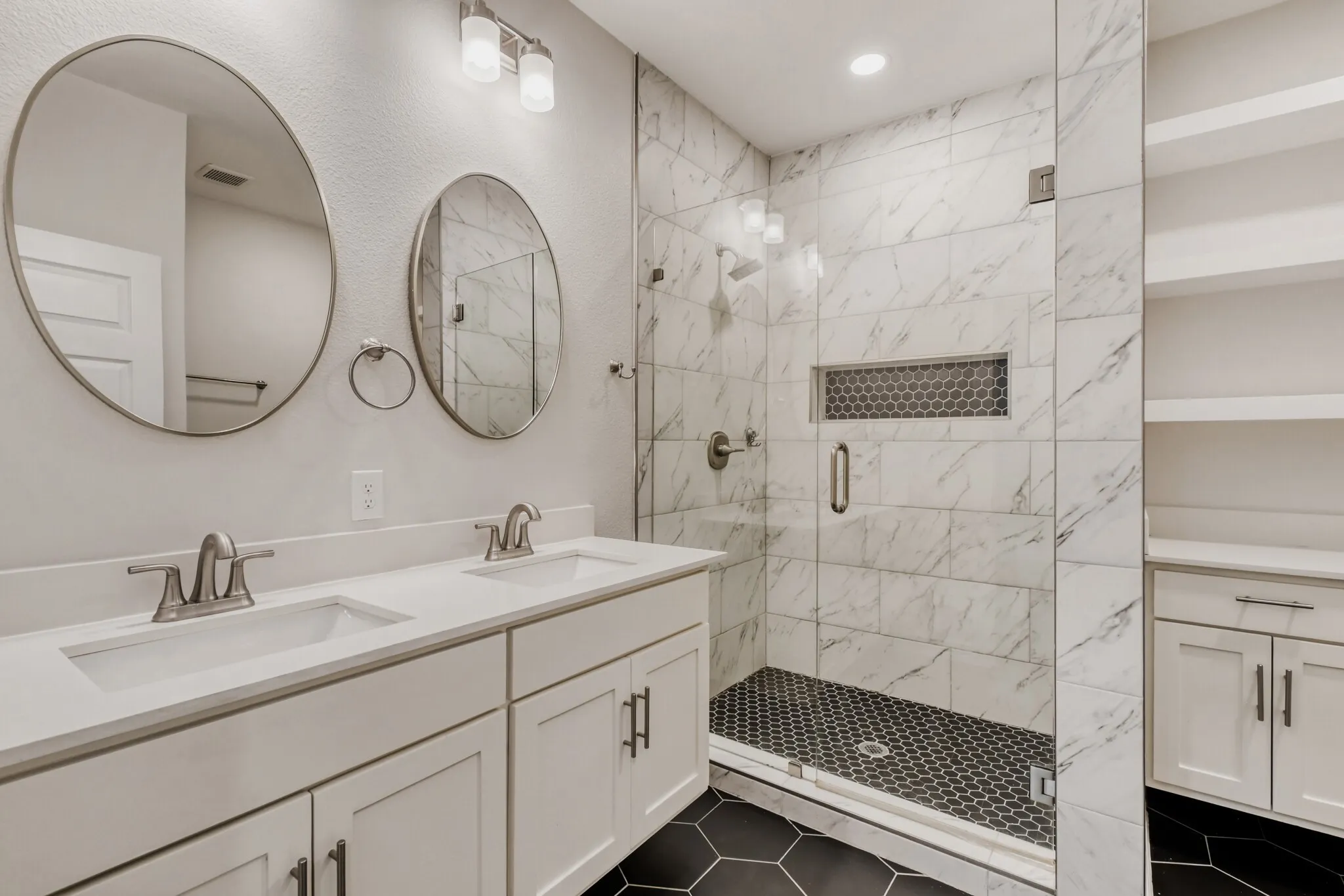 Single Family Residence For Sale in Dallas County , 713 S Willomet Avenue, Dallas, Texas 75208, 3 Bedroom, 2 Bathroom, Garage spaces, 1,612 Sqft, built in 2021, mls#21124878, Real Estate Agent in Dallas, Homes For Sale in Dallas county, Homes For Sale in Dallas, Realtor in Dallas Texas, Real Estate Brokerage Independent Realty Texas, Luminita Cordes Realtor
