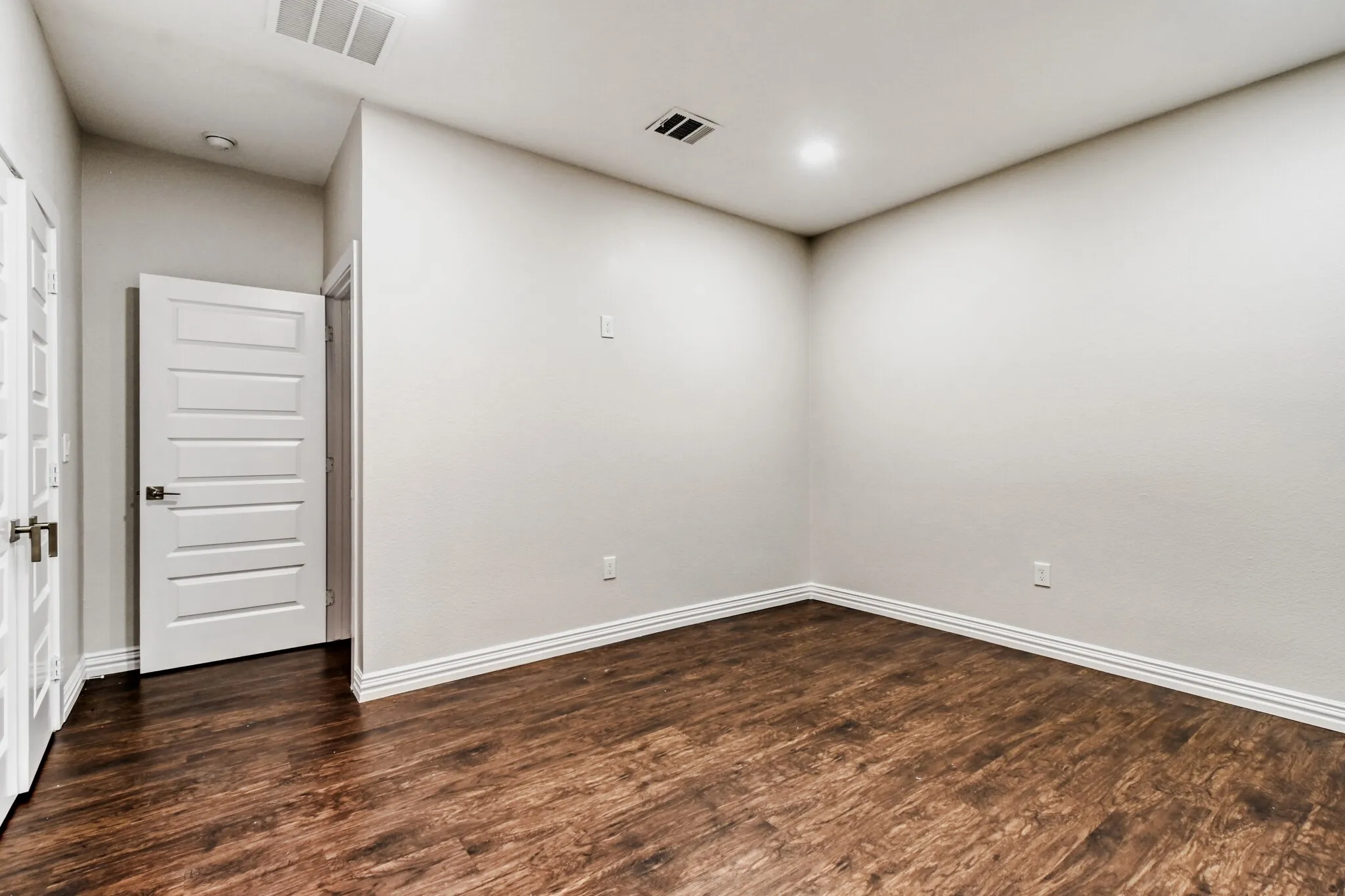 Single Family Residence For Sale in Dallas County , 713 S Willomet Avenue, Dallas, Texas 75208, 3 Bedroom, 2 Bathroom, Garage spaces, 1,612 Sqft, built in 2021, mls#21124878, Real Estate Agent in Dallas, Homes For Sale in Dallas county, Homes For Sale in Dallas, Realtor in Dallas Texas, Real Estate Brokerage Independent Realty Texas, Luminita Cordes Realtor