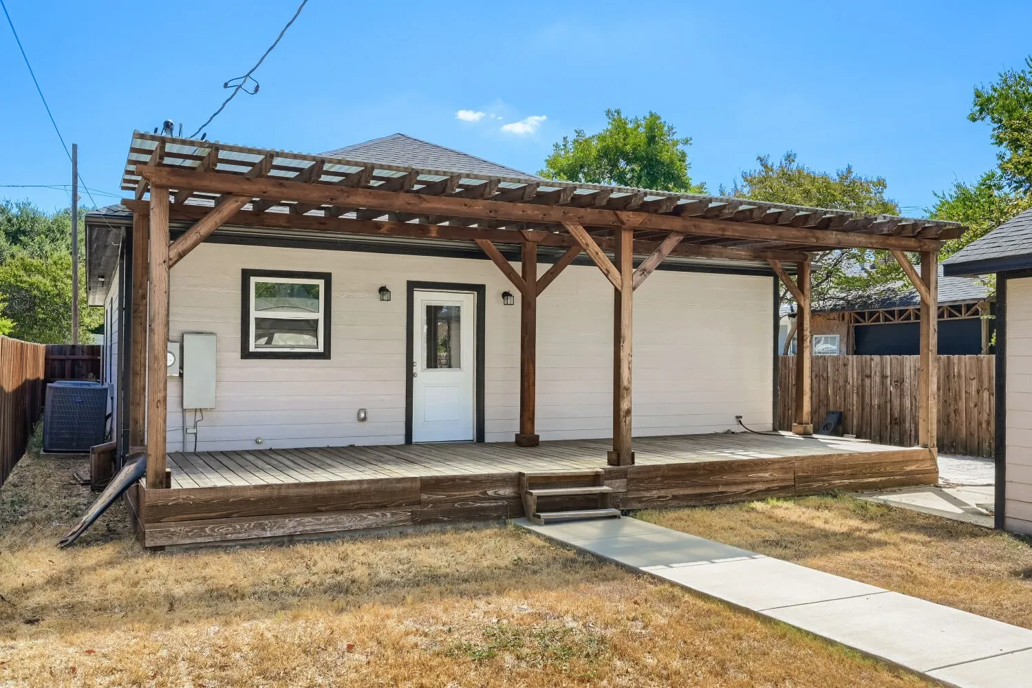 Single Family Residence For Sale in Dallas County , 713 S Willomet Avenue, Dallas, Texas 75208, 3 Bedroom, 2 Bathroom, Garage spaces, 1,612 Sqft, built in 2021, mls#21124878, Real Estate Agent in Dallas, Homes For Sale in Dallas county, Homes For Sale in Dallas, Realtor in Dallas Texas, Real Estate Brokerage Independent Realty Texas, Luminita Cordes Realtor