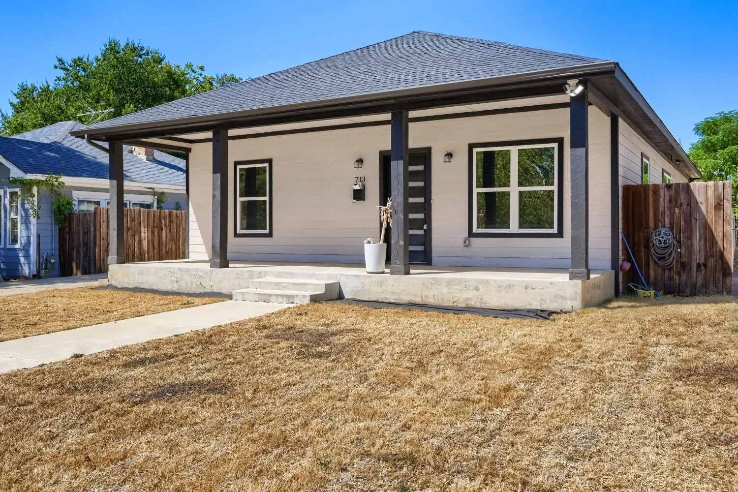 Single Family Residence For Sale in Dallas County , 713 S Willomet Avenue, Dallas, Texas 75208, 3 Bedroom, 2 Bathroom, Garage spaces, 1,612 Sqft, built in 2021, mls#21124878, Real Estate Agent in Dallas, Homes For Sale in Dallas county, Homes For Sale in Dallas, Realtor in Dallas Texas, Real Estate Brokerage Independent Realty Texas, Luminita Cordes Realtor