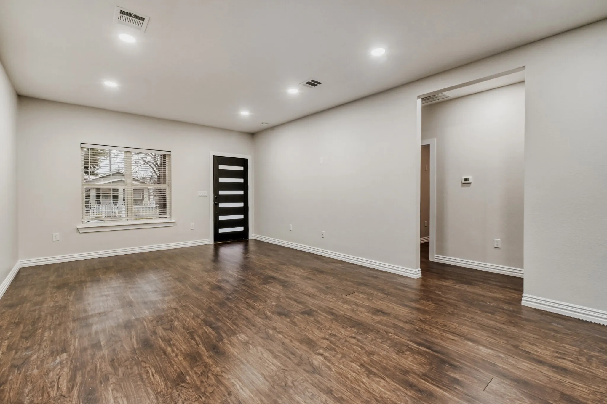 Single Family Residence For Sale in Dallas County , 713 S Willomet Avenue, Dallas, Texas 75208, 3 Bedroom, 2 Bathroom, Garage spaces, 1,612 Sqft, built in 2021, mls#21124878, Real Estate Agent in Dallas, Homes For Sale in Dallas county, Homes For Sale in Dallas, Realtor in Dallas Texas, Real Estate Brokerage Independent Realty Texas, Luminita Cordes Realtor