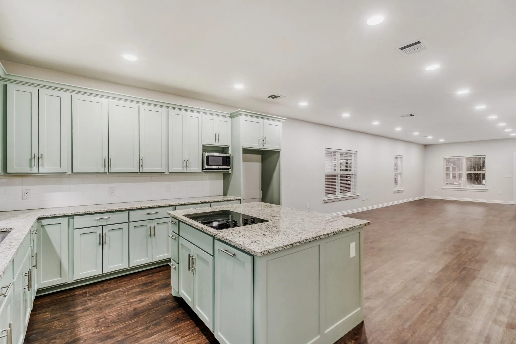 Single Family Residence For Sale in Dallas County , 713 S Willomet Avenue, Dallas, Texas 75208, 3 Bedroom, 2 Bathroom, Garage spaces, 1,612 Sqft, built in 2021, mls#21124878, Real Estate Agent in Dallas, Homes For Sale in Dallas county, Homes For Sale in Dallas, Realtor in Dallas Texas, Real Estate Brokerage Independent Realty Texas, Luminita Cordes Realtor