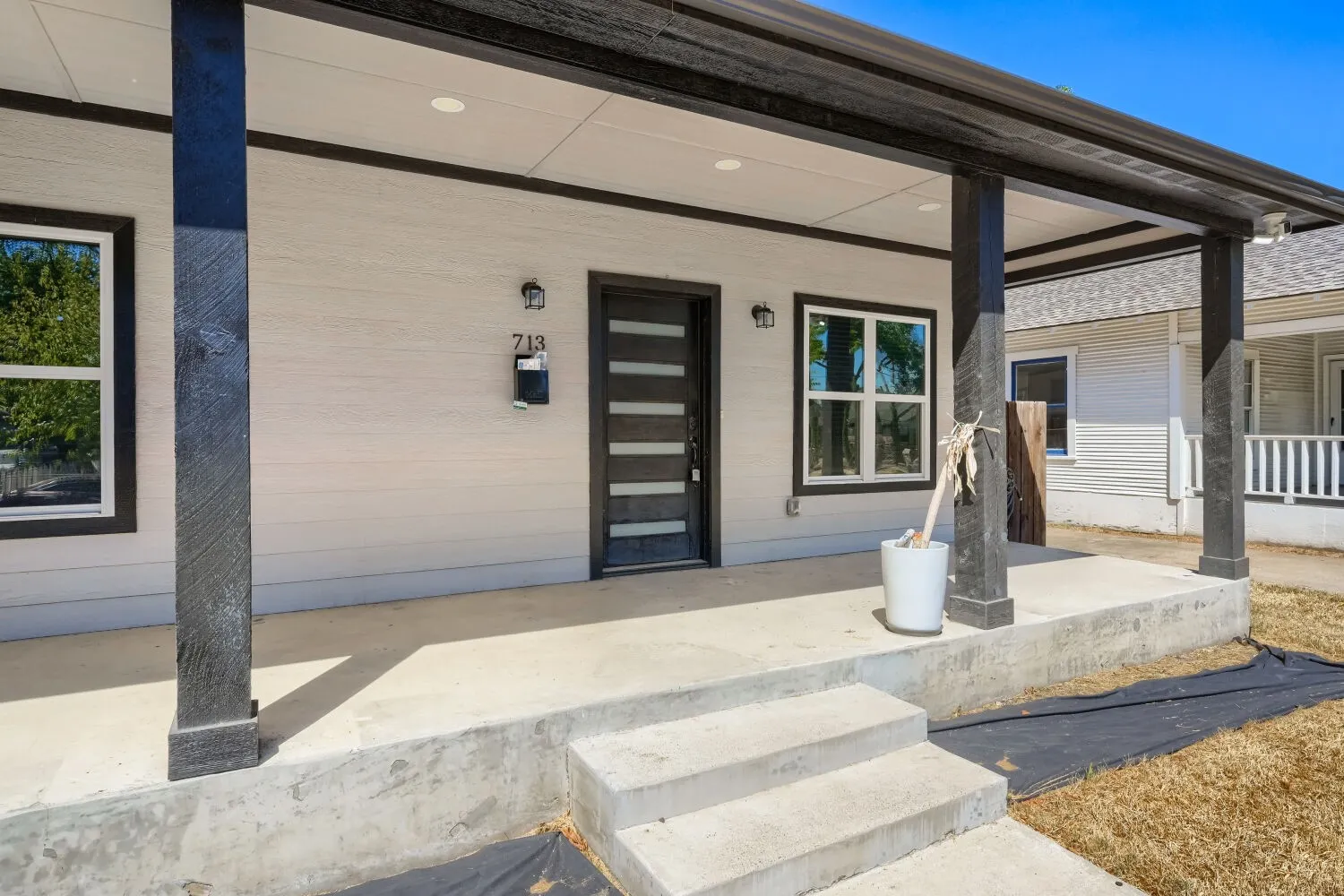 Single Family Residence For Sale in Dallas County , 713 S Willomet Avenue, Dallas, Texas 75208, 3 Bedroom, 2 Bathroom, Garage spaces, 1,612 Sqft, built in 2021, mls#21124878, Real Estate Agent in Dallas, Homes For Sale in Dallas county, Homes For Sale in Dallas, Realtor in Dallas Texas, Real Estate Brokerage Independent Realty Texas, Luminita Cordes Realtor