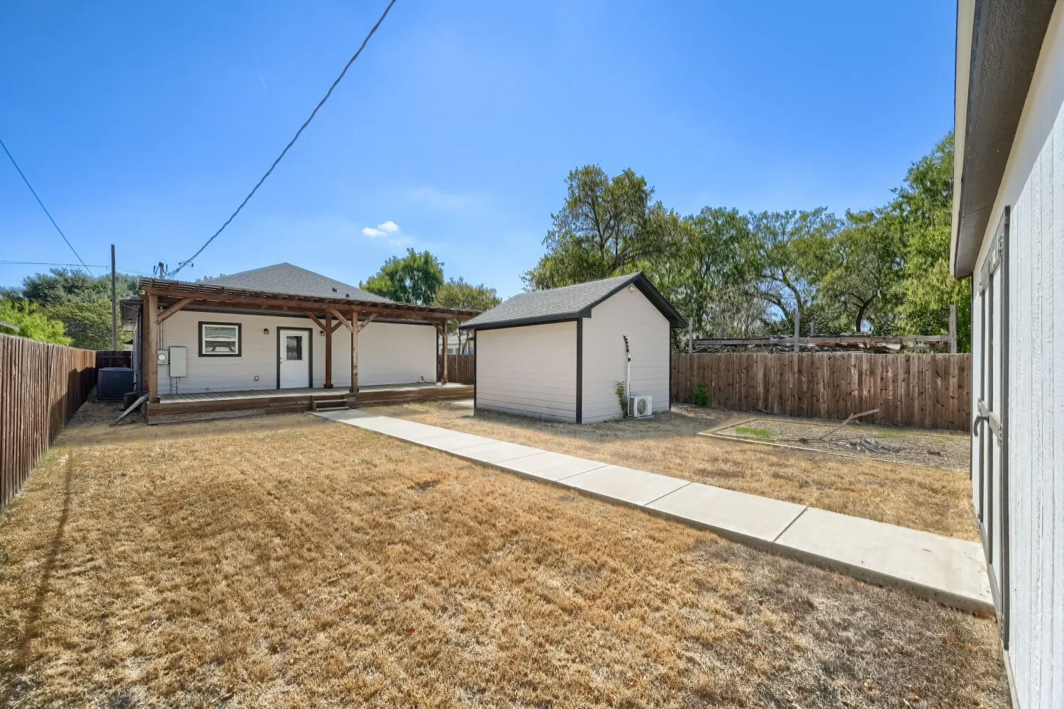 Single Family Residence For Sale in Dallas County , 713 S Willomet Avenue, Dallas, Texas 75208, 3 Bedroom, 2 Bathroom, Garage spaces, 1,612 Sqft, built in 2021, mls#21124878, Real Estate Agent in Dallas, Homes For Sale in Dallas county, Homes For Sale in Dallas, Realtor in Dallas Texas, Real Estate Brokerage Independent Realty Texas, Luminita Cordes Realtor