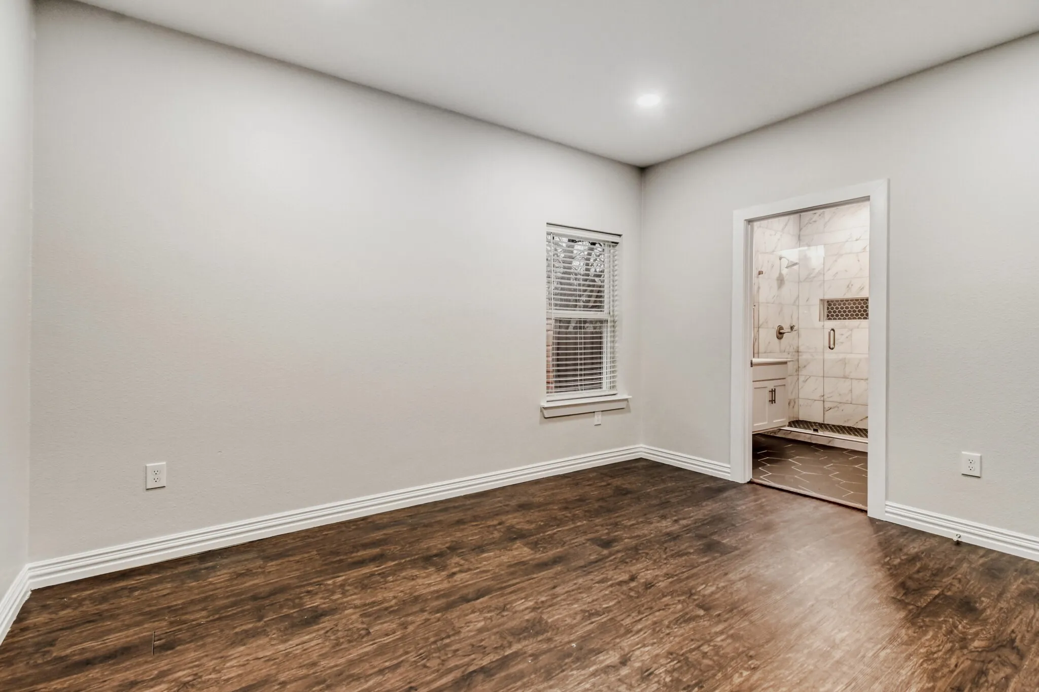 Single Family Residence For Sale in Dallas County , 713 S Willomet Avenue, Dallas, Texas 75208, 3 Bedroom, 2 Bathroom, Garage spaces, 1,612 Sqft, built in 2021, mls#21124878, Real Estate Agent in Dallas, Homes For Sale in Dallas county, Homes For Sale in Dallas, Realtor in Dallas Texas, Real Estate Brokerage Independent Realty Texas, Luminita Cordes Realtor