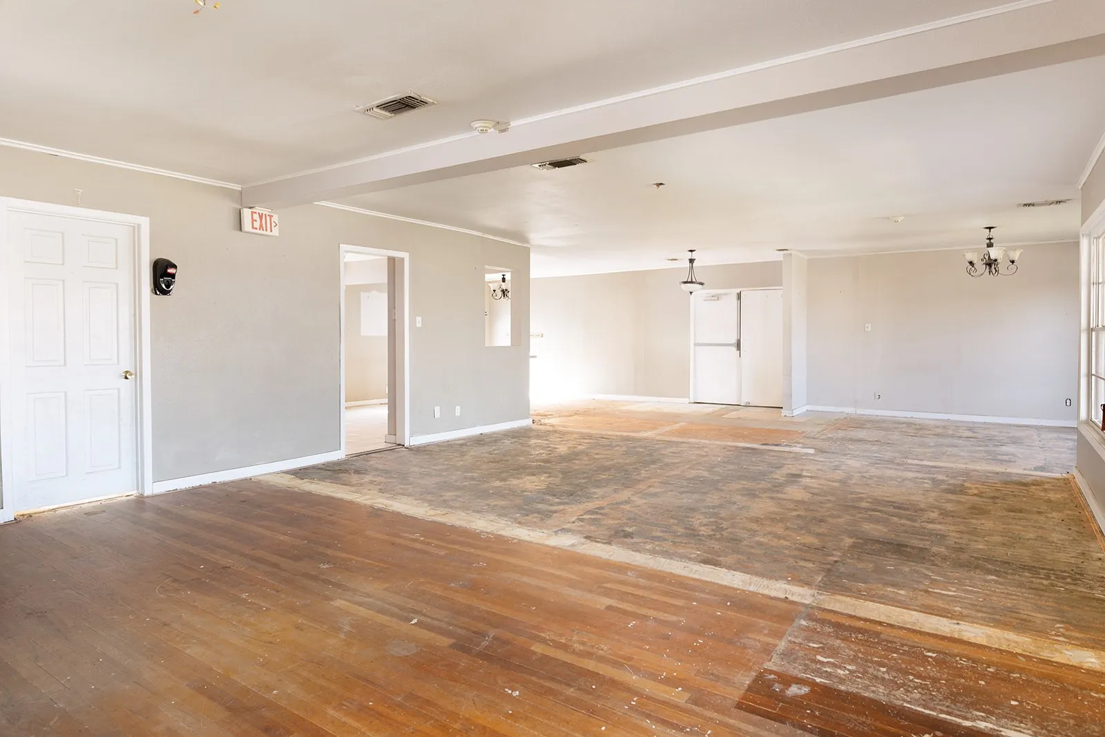 Apartment For Sale in Mc Culloch County , 104 E Fifth Street, Brady, Texas 76825, 0, 0, Garage spaces, 3,998 Sqft, built in 1965, mls#21163786, Real Estate Agent in Brady, Homes For Sale in Mc Culloch county, Homes For Sale in Brady, Realtor in Brady Texas, Real Estate Brokerage Independent Realty Texas, Luminita Cordes Realtor