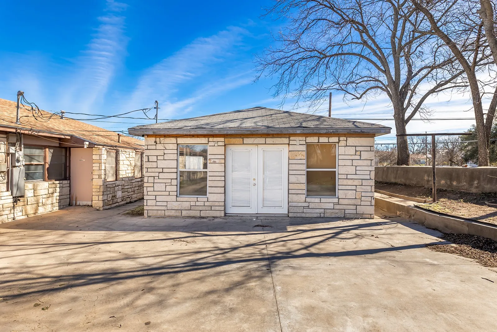 Apartment For Sale in Mc Culloch County , 104 E Fifth Street, Brady, Texas 76825, 0, 0, Garage spaces, 3,998 Sqft, built in 1965, mls#21163786, Real Estate Agent in Brady, Homes For Sale in Mc Culloch county, Homes For Sale in Brady, Realtor in Brady Texas, Real Estate Brokerage Independent Realty Texas, Luminita Cordes Realtor