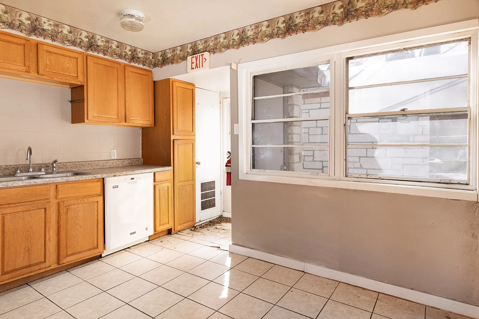 Apartment For Sale in Mc Culloch County , 104 E Fifth Street, Brady, Texas 76825, 0, 0, Garage spaces, 3,998 Sqft, built in 1965, mls#21163786, Real Estate Agent in Brady, Homes For Sale in Mc Culloch county, Homes For Sale in Brady, Realtor in Brady Texas, Real Estate Brokerage Independent Realty Texas, Luminita Cordes Realtor