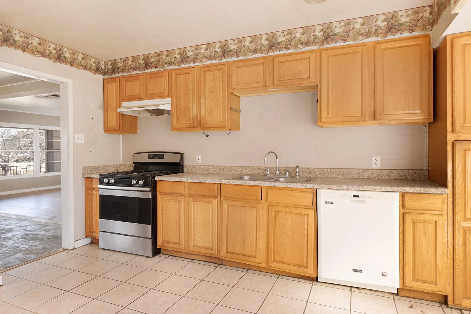 Apartment For Sale in Mc Culloch County , 104 E Fifth Street, Brady, Texas 76825, 0, 0, Garage spaces, 3,998 Sqft, built in 1965, mls#21163786, Real Estate Agent in Brady, Homes For Sale in Mc Culloch county, Homes For Sale in Brady, Realtor in Brady Texas, Real Estate Brokerage Independent Realty Texas, Luminita Cordes Realtor