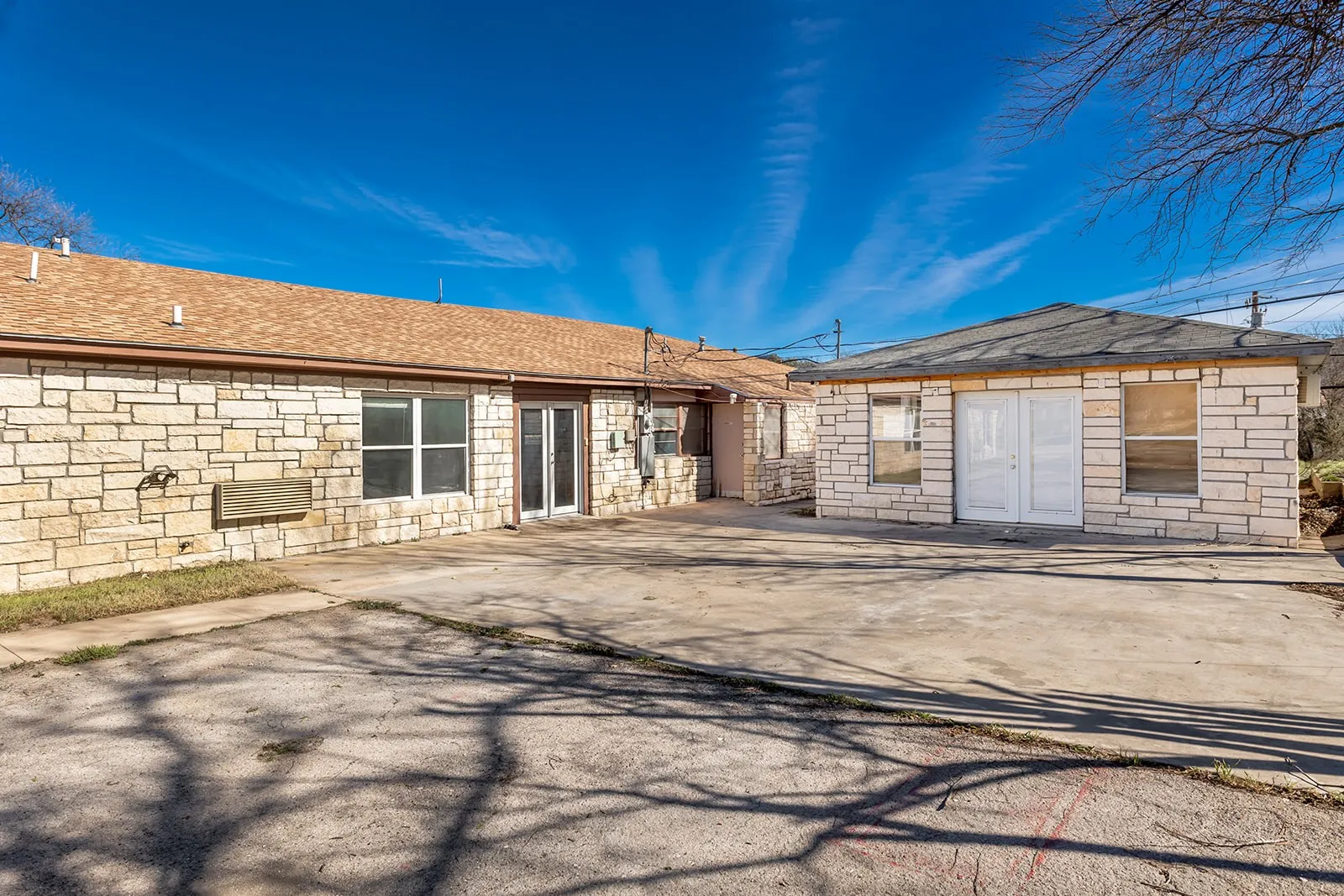 Apartment For Sale in Mc Culloch County , 104 E Fifth Street, Brady, Texas 76825, 0, 0, Garage spaces, 3,998 Sqft, built in 1965, mls#21163786, Real Estate Agent in Brady, Homes For Sale in Mc Culloch county, Homes For Sale in Brady, Realtor in Brady Texas, Real Estate Brokerage Independent Realty Texas, Luminita Cordes Realtor