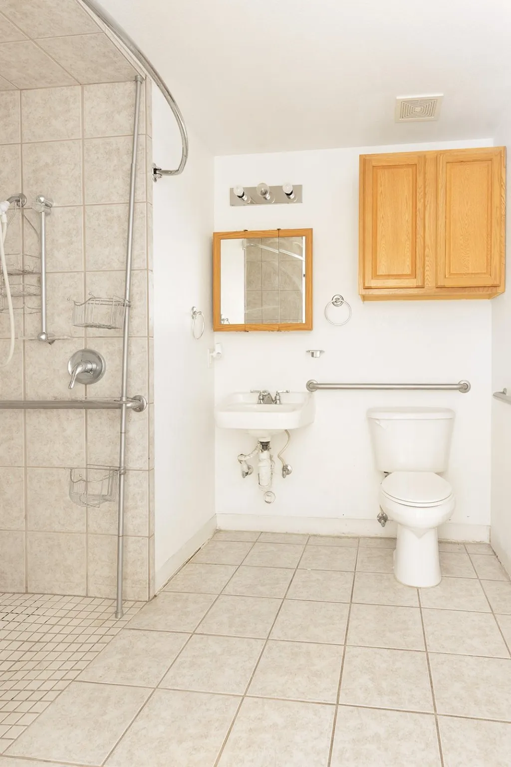 Apartment For Sale in Mc Culloch County , 104 E Fifth Street, Brady, Texas 76825, 0, 0, Garage spaces, 3,998 Sqft, built in 1965, mls#21163786, Real Estate Agent in Brady, Homes For Sale in Mc Culloch county, Homes For Sale in Brady, Realtor in Brady Texas, Real Estate Brokerage Independent Realty Texas, Luminita Cordes Realtor