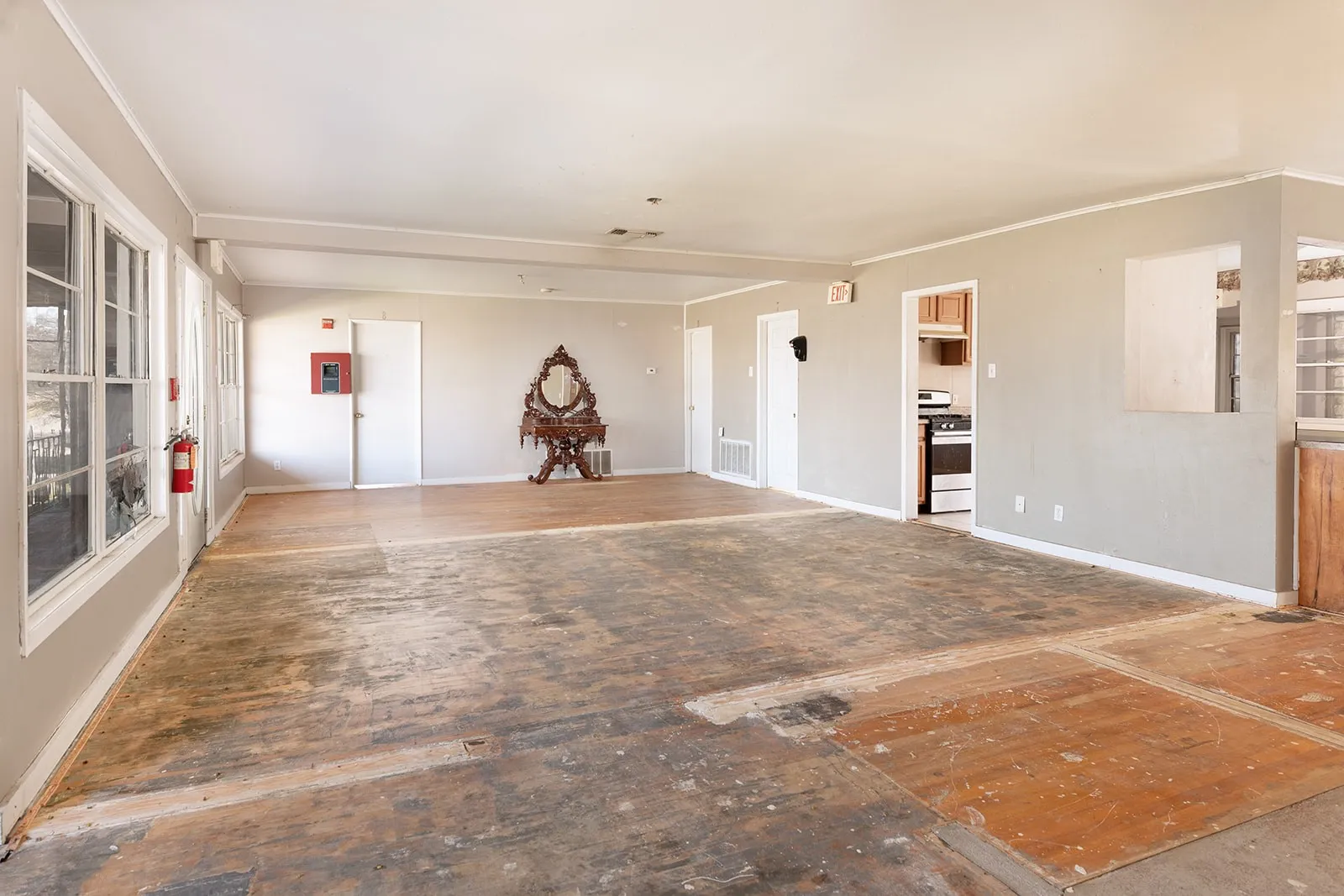 Apartment For Sale in Mc Culloch County , 104 E Fifth Street, Brady, Texas 76825, 0, 0, Garage spaces, 3,998 Sqft, built in 1965, mls#21163786, Real Estate Agent in Brady, Homes For Sale in Mc Culloch county, Homes For Sale in Brady, Realtor in Brady Texas, Real Estate Brokerage Independent Realty Texas, Luminita Cordes Realtor