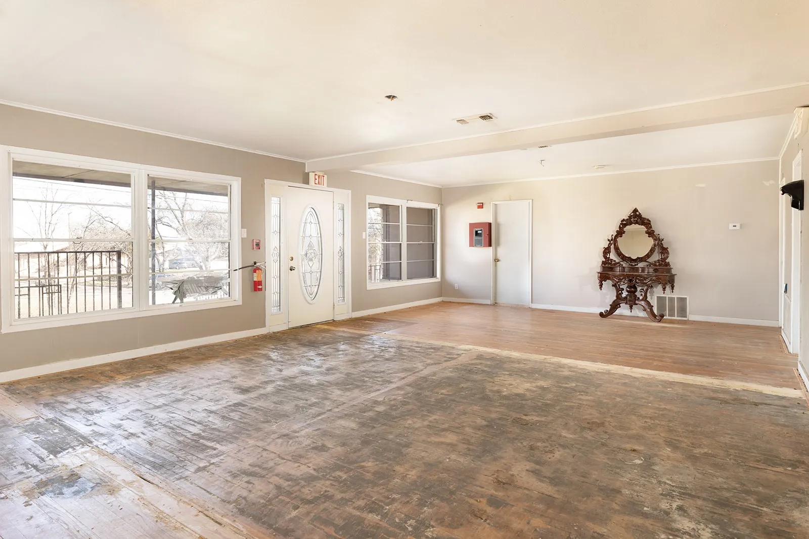Apartment For Sale in Mc Culloch County , 104 E Fifth Street, Brady, Texas 76825, 0, 0, Garage spaces, 3,998 Sqft, built in 1965, mls#21163786, Real Estate Agent in Brady, Homes For Sale in Mc Culloch county, Homes For Sale in Brady, Realtor in Brady Texas, Real Estate Brokerage Independent Realty Texas, Luminita Cordes Realtor