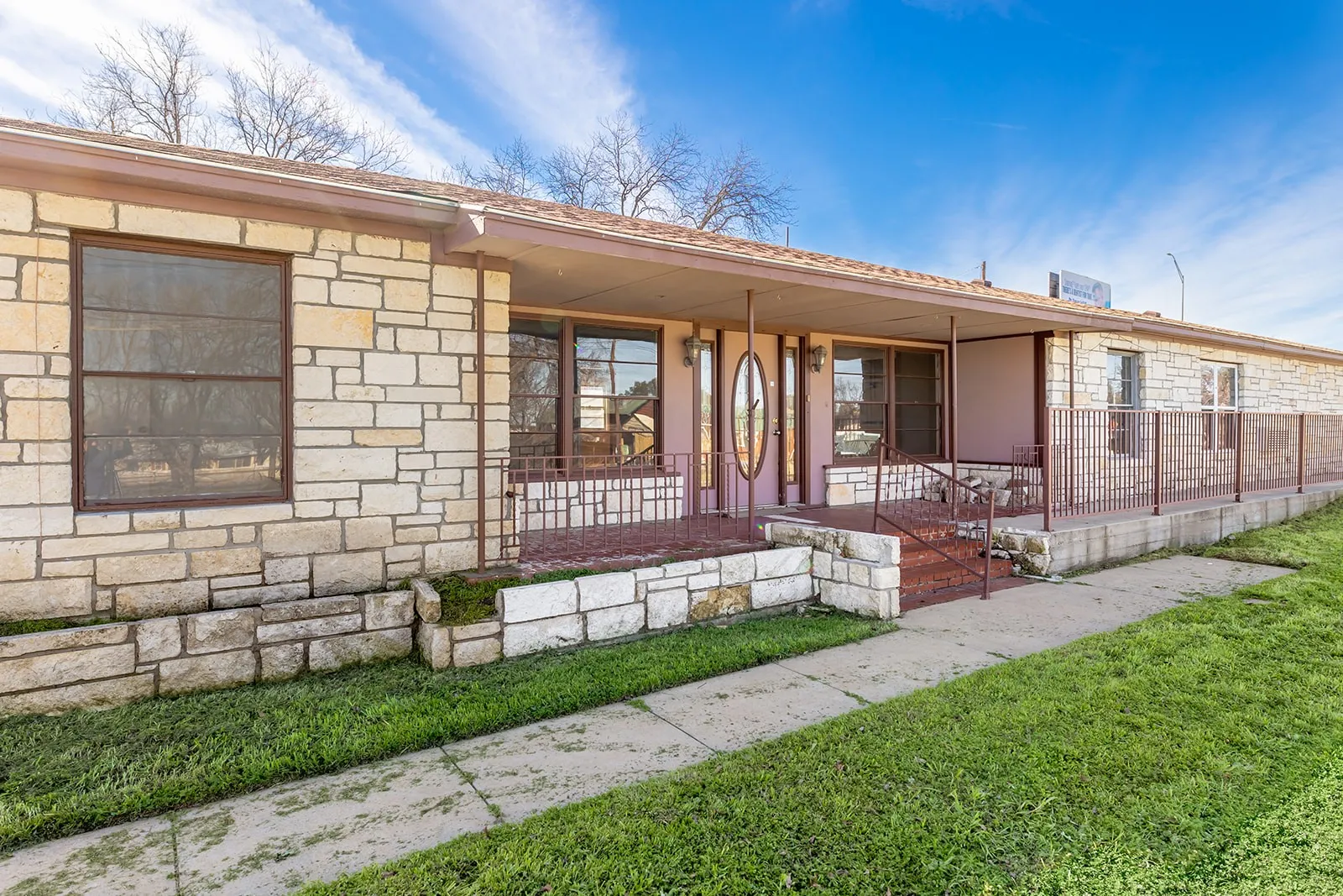 Apartment For Sale in Mc Culloch County , 104 E Fifth Street, Brady, Texas 76825, 0, 0, Garage spaces, 3,998 Sqft, built in 1965, mls#21163786, Real Estate Agent in Brady, Homes For Sale in Mc Culloch county, Homes For Sale in Brady, Realtor in Brady Texas, Real Estate Brokerage Independent Realty Texas, Luminita Cordes Realtor