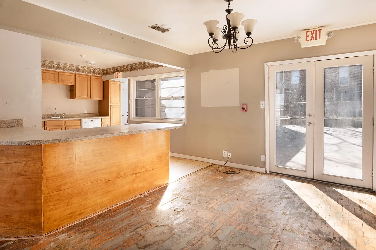 Apartment For Sale in Mc Culloch County , 104 E Fifth Street, Brady, Texas 76825, 0, 0, Garage spaces, 3,998 Sqft, built in 1965, mls#21163786, Real Estate Agent in Brady, Homes For Sale in Mc Culloch county, Homes For Sale in Brady, Realtor in Brady Texas, Real Estate Brokerage Independent Realty Texas, Luminita Cordes Realtor
