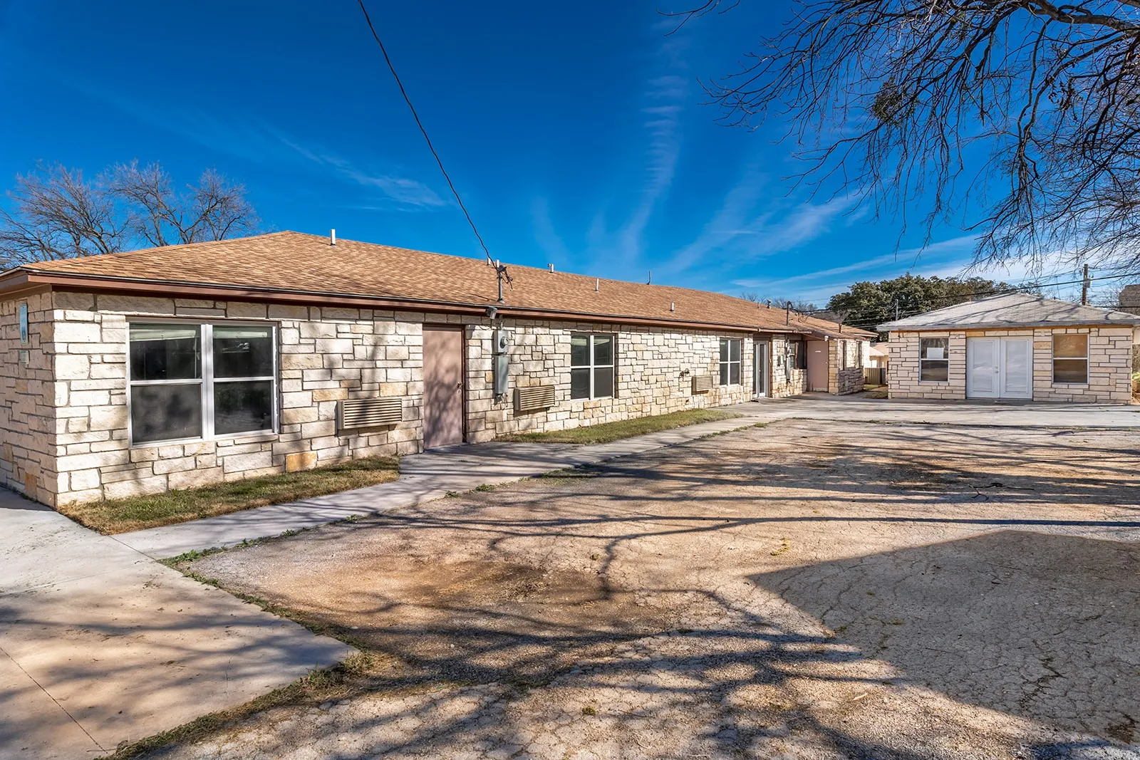 Apartment For Sale in Mc Culloch County , 104 E Fifth Street, Brady, Texas 76825, 0, 0, Garage spaces, 3,998 Sqft, built in 1965, mls#21163786, Real Estate Agent in Brady, Homes For Sale in Mc Culloch county, Homes For Sale in Brady, Realtor in Brady Texas, Real Estate Brokerage Independent Realty Texas, Luminita Cordes Realtor