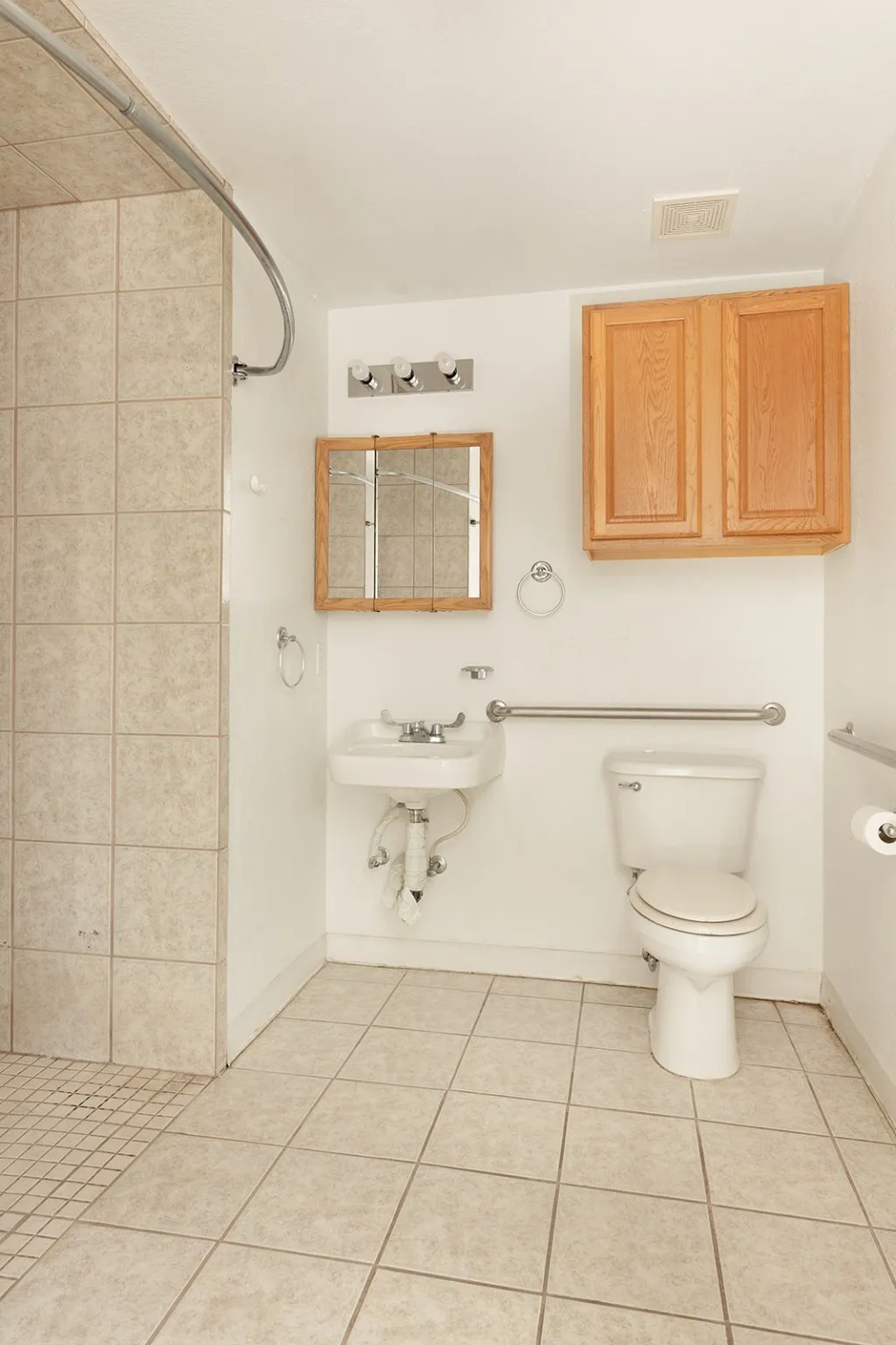 Apartment For Sale in Mc Culloch County , 104 E Fifth Street, Brady, Texas 76825, 0, 0, Garage spaces, 3,998 Sqft, built in 1965, mls#21163786, Real Estate Agent in Brady, Homes For Sale in Mc Culloch county, Homes For Sale in Brady, Realtor in Brady Texas, Real Estate Brokerage Independent Realty Texas, Luminita Cordes Realtor
