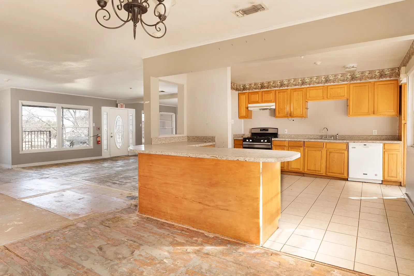 Apartment For Sale in Mc Culloch County , 104 E Fifth Street, Brady, Texas 76825, 0, 0, Garage spaces, 3,998 Sqft, built in 1965, mls#21163786, Real Estate Agent in Brady, Homes For Sale in Mc Culloch county, Homes For Sale in Brady, Realtor in Brady Texas, Real Estate Brokerage Independent Realty Texas, Luminita Cordes Realtor