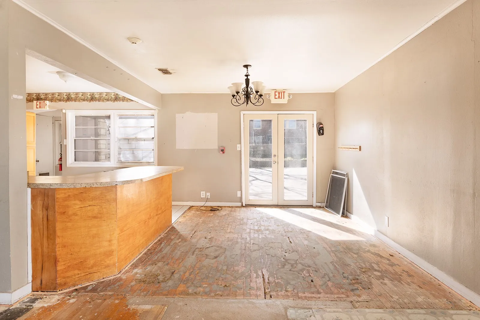 Apartment For Sale in Mc Culloch County , 104 E Fifth Street, Brady, Texas 76825, 0, 0, Garage spaces, 3,998 Sqft, built in 1965, mls#21163786, Real Estate Agent in Brady, Homes For Sale in Mc Culloch county, Homes For Sale in Brady, Realtor in Brady Texas, Real Estate Brokerage Independent Realty Texas, Luminita Cordes Realtor