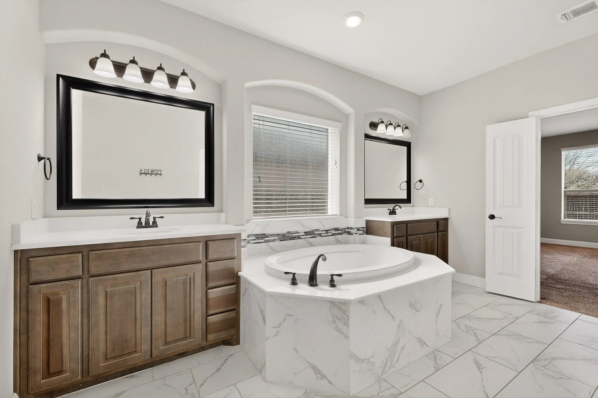 Single Family Residence For Sale in Tarrant County , 1025 Merion Drive, Fort Worth, Texas 76028, 4 Bedroom, 4 Bathroom, 2 Garage spaces, 3,675 Sqft, built in 2018, mls#21141806, Real Estate Agent in Fort Worth, Homes For Sale in Tarrant county, Homes For Sale in Fort Worth, Realtor in Fort Worth Texas, Real Estate Brokerage Independent Realty Texas, Luminita Cordes Realtor