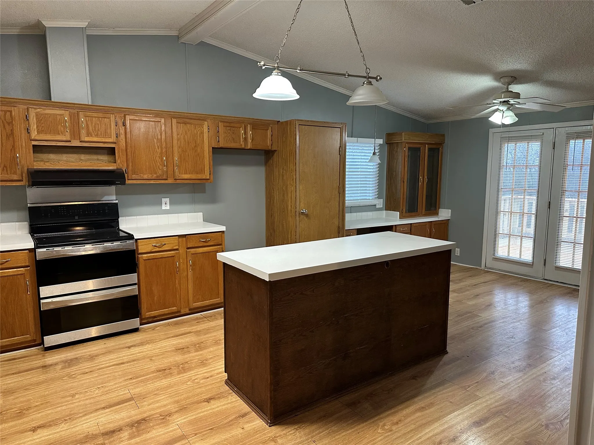 Extra space for Eat-in breakfast area and small built-in desk area.