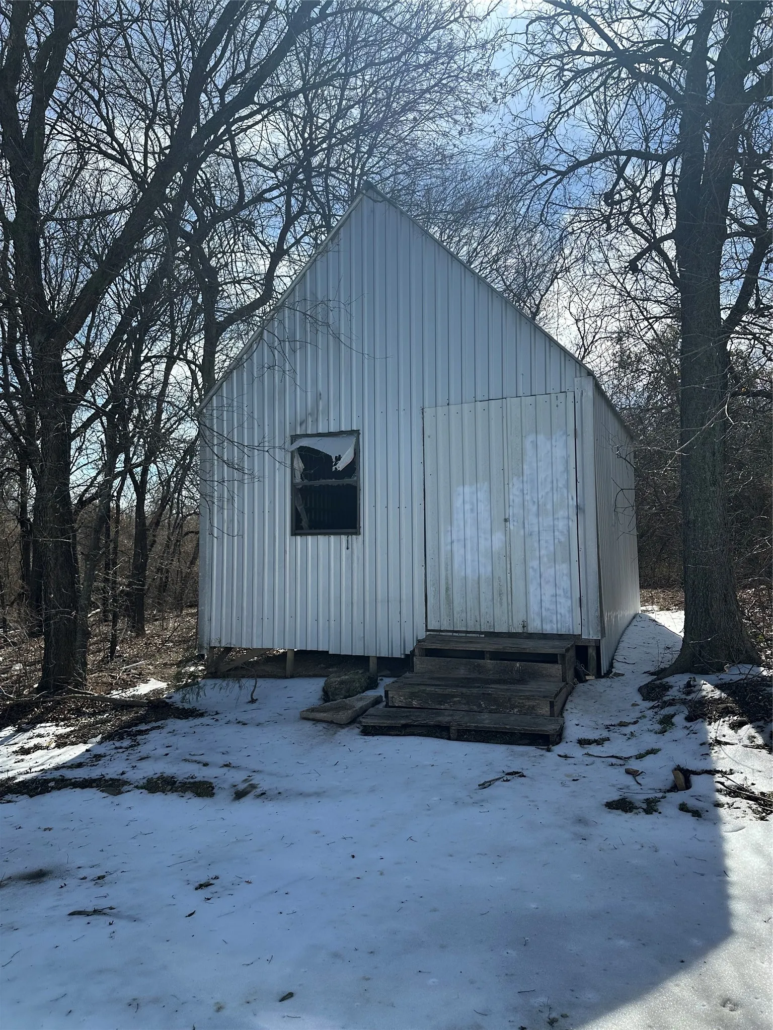 Metal Workshop with electric