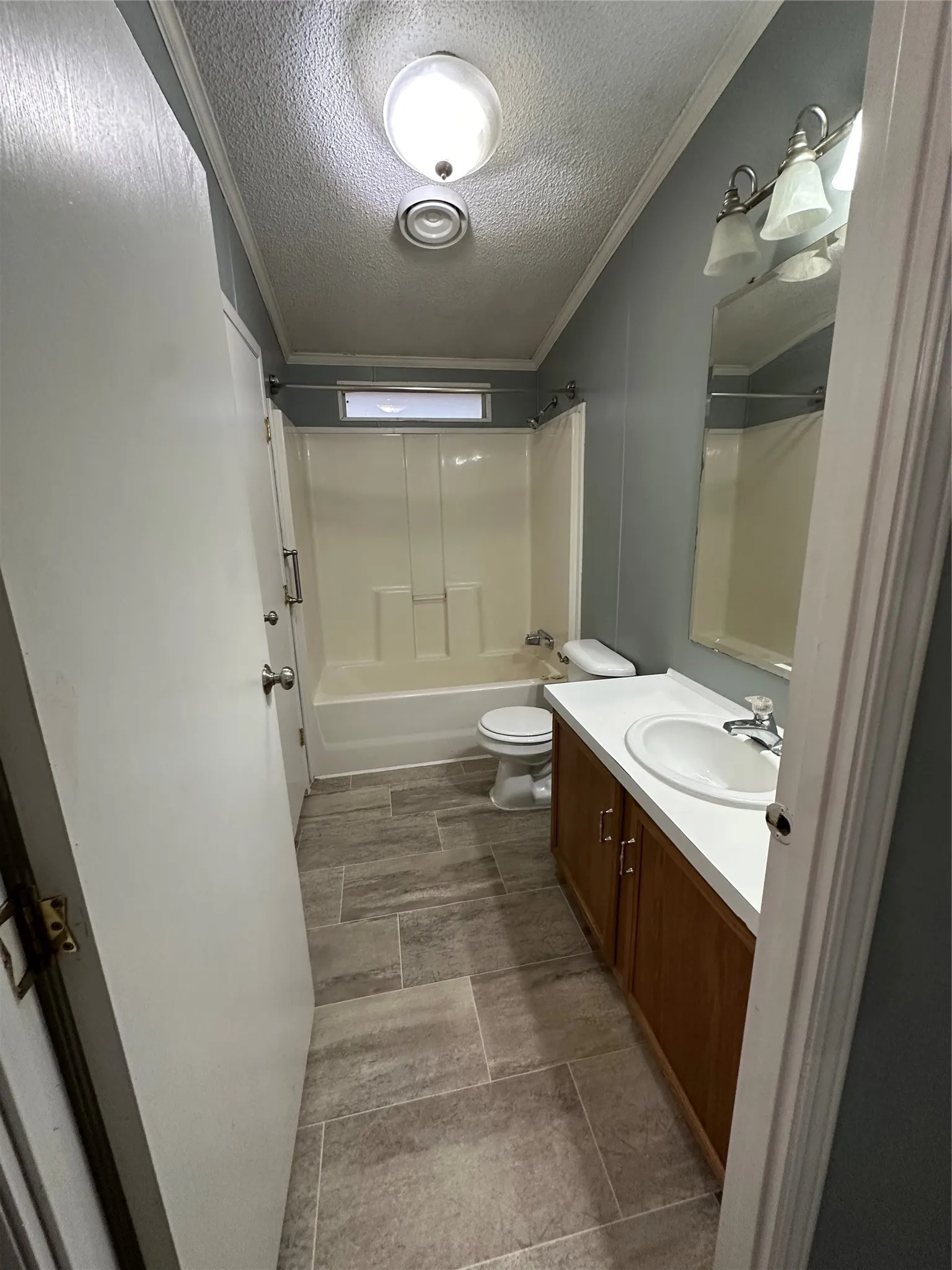 Full Bath off hallway