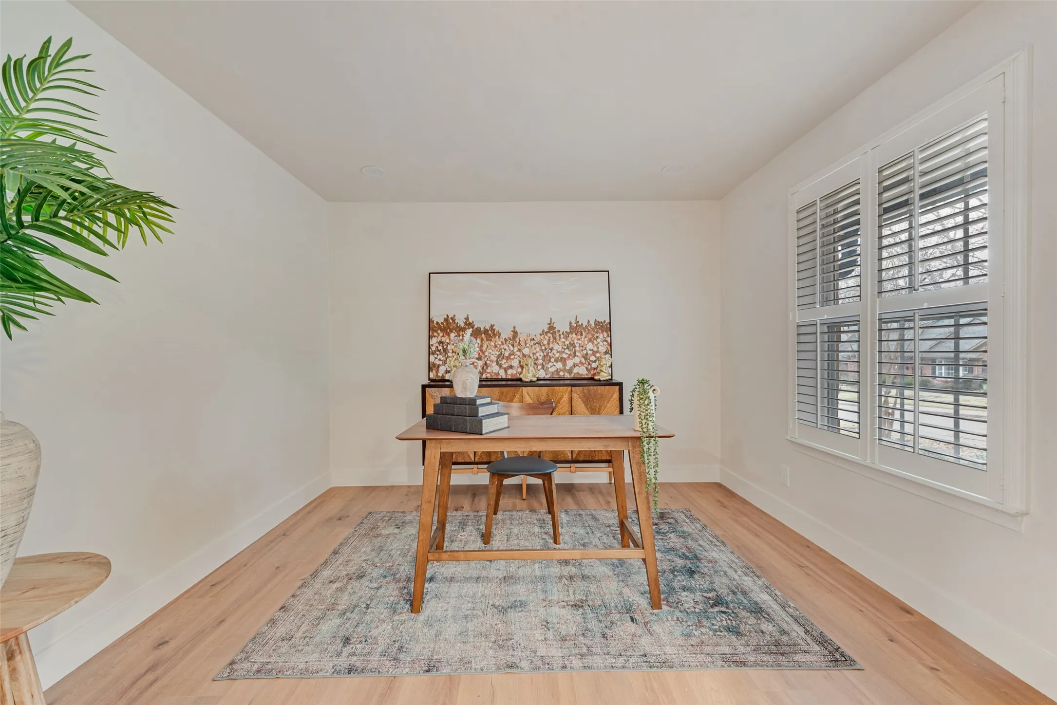 Single Family Residence For Sale in Dallas County , 9726 Dartridge Drive, Dallas, Texas 75238, 3 Bedroom, 3 Bathroom, 2 Garage spaces, 2,189 Sqft, built in 1965, mls#21163075, Real Estate Agent in Dallas, Homes For Sale in Dallas county, Homes For Sale in Dallas, Realtor in Dallas Texas, Real Estate Brokerage Independent Realty Texas, Luminita Cordes Realtor